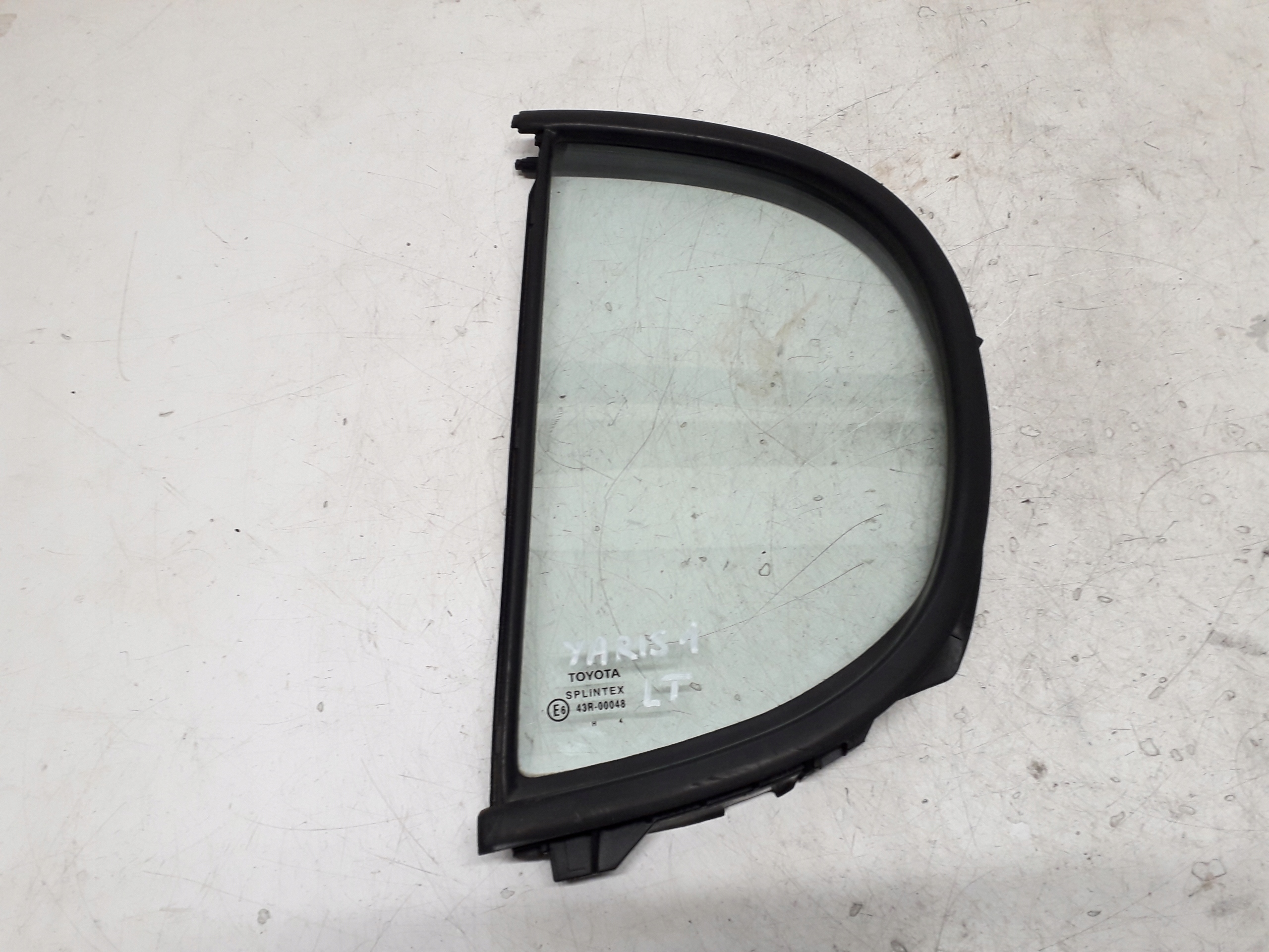 TOYOTA YARIS I 1 99-06 wersja 5D SZYBA LEWA TYLNA - MAŁA