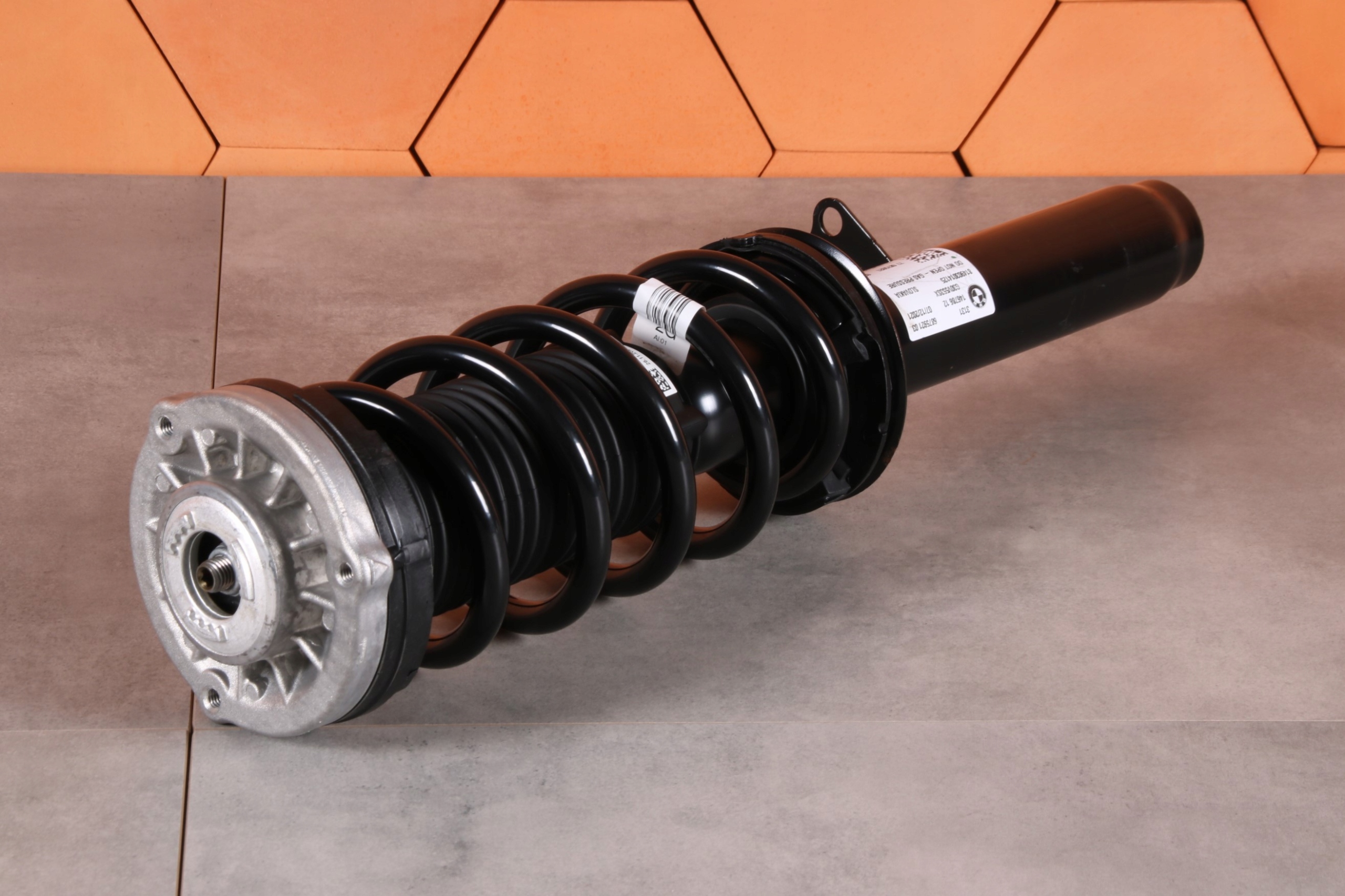 BMW 5 G30 G30 LCI shock absorber left front front XDRIVE 6875921 28 km !!!