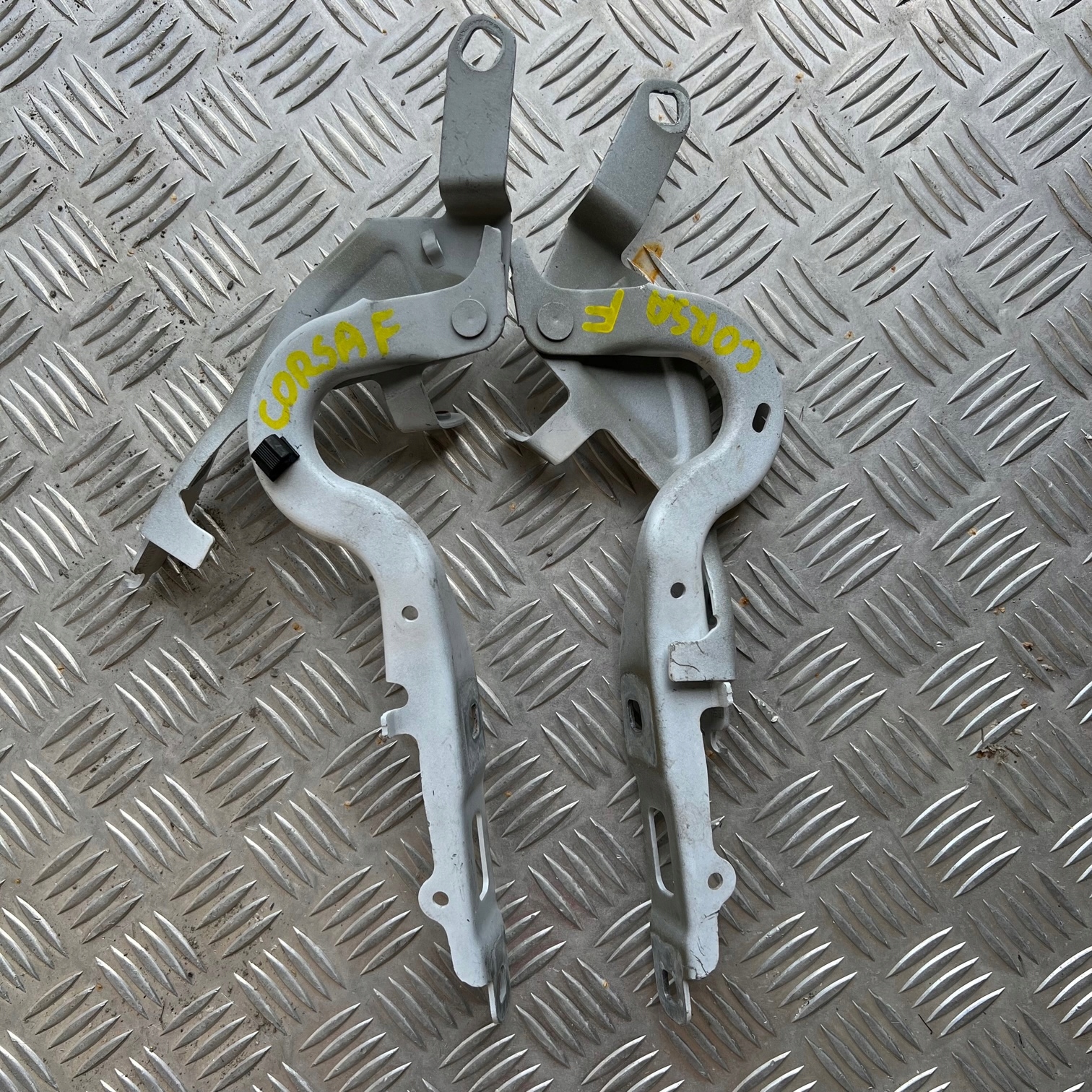 ШАРНИР ПЕТЛИ КАПОТА КОМПЛЕКТ OPEL CORSA F