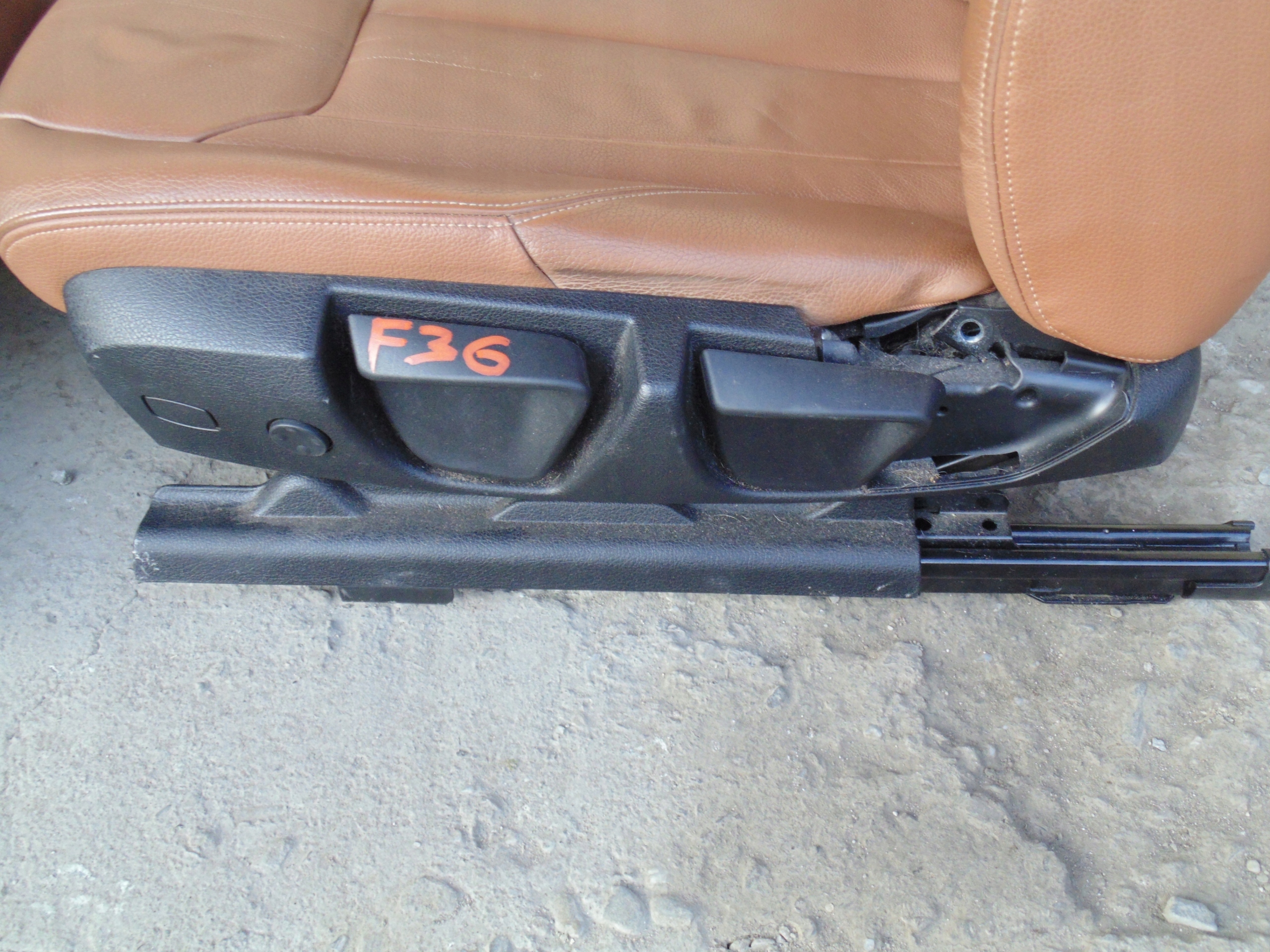 SITZE MITTE LEDER BMW 4 F32 F36 2016 ROK.