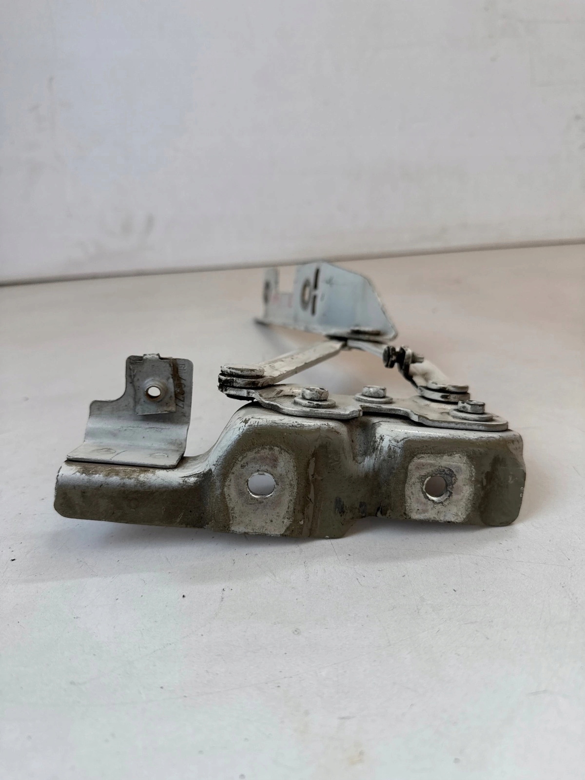 hinge bonnets front front right Opel Astra IV J