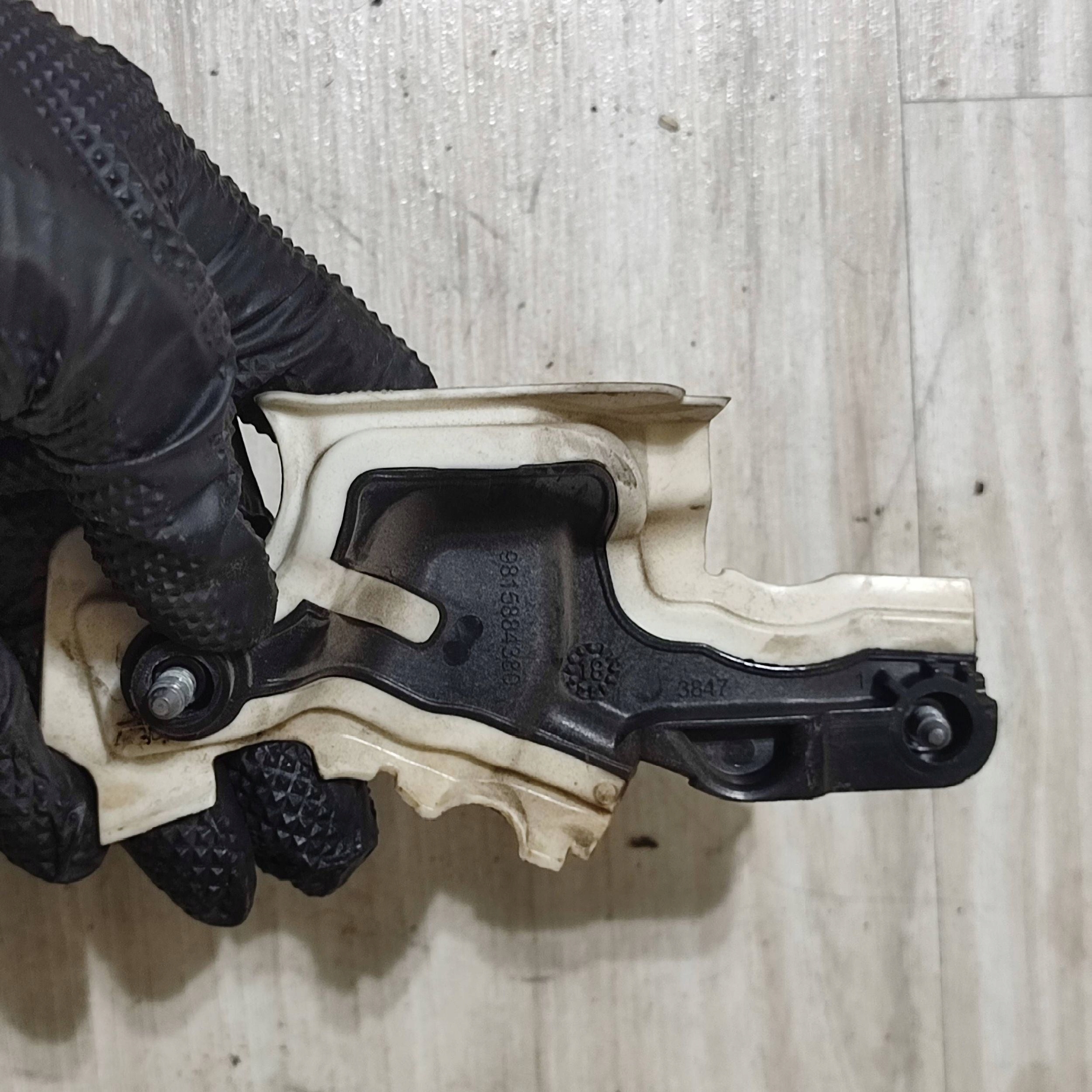 Couvercle carter distribution Peugeot Rifter 9815884380