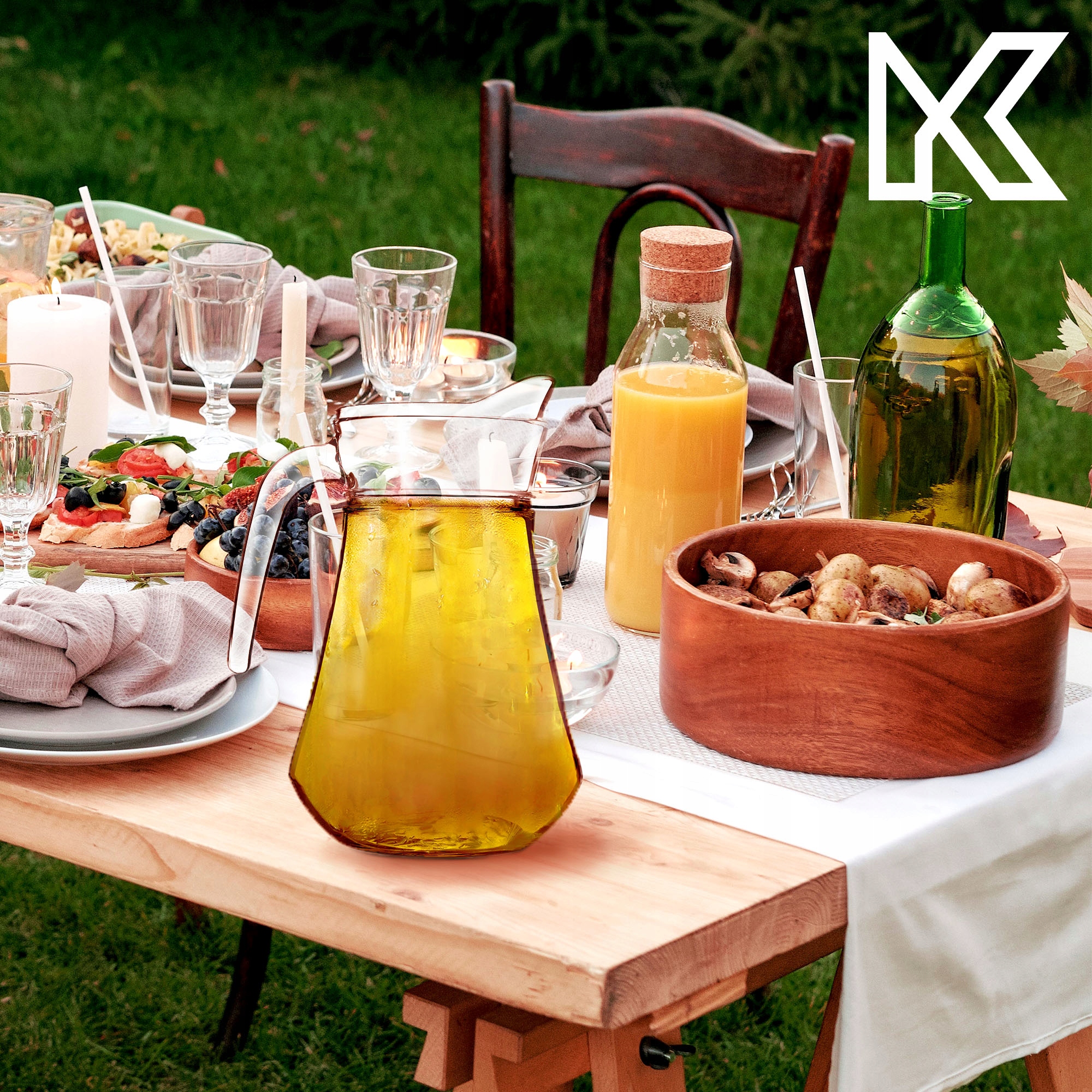 DZBANEK SZKLANY KARAFKA NA WODĘ SOK LEMONIADĘ DO NAPOJÓW WODY 1,4L Materiał wykonania szkło