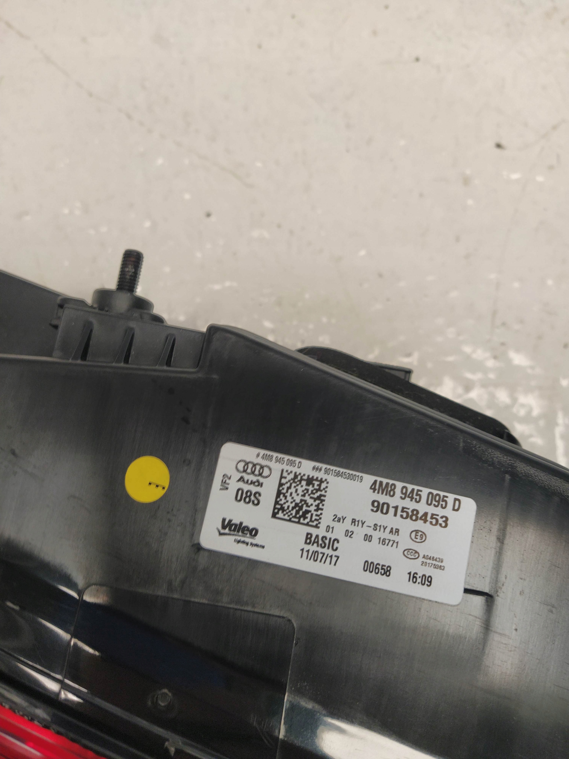 AUDI Q8 4M8 light lights rear part rear cap bonnet