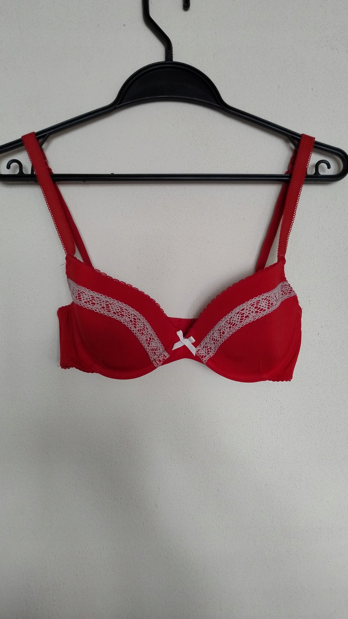 __ 75 B __ BIUSTONOSZ USZTYWNIANY __CZERWONY __ Wzór dominujący orientalny