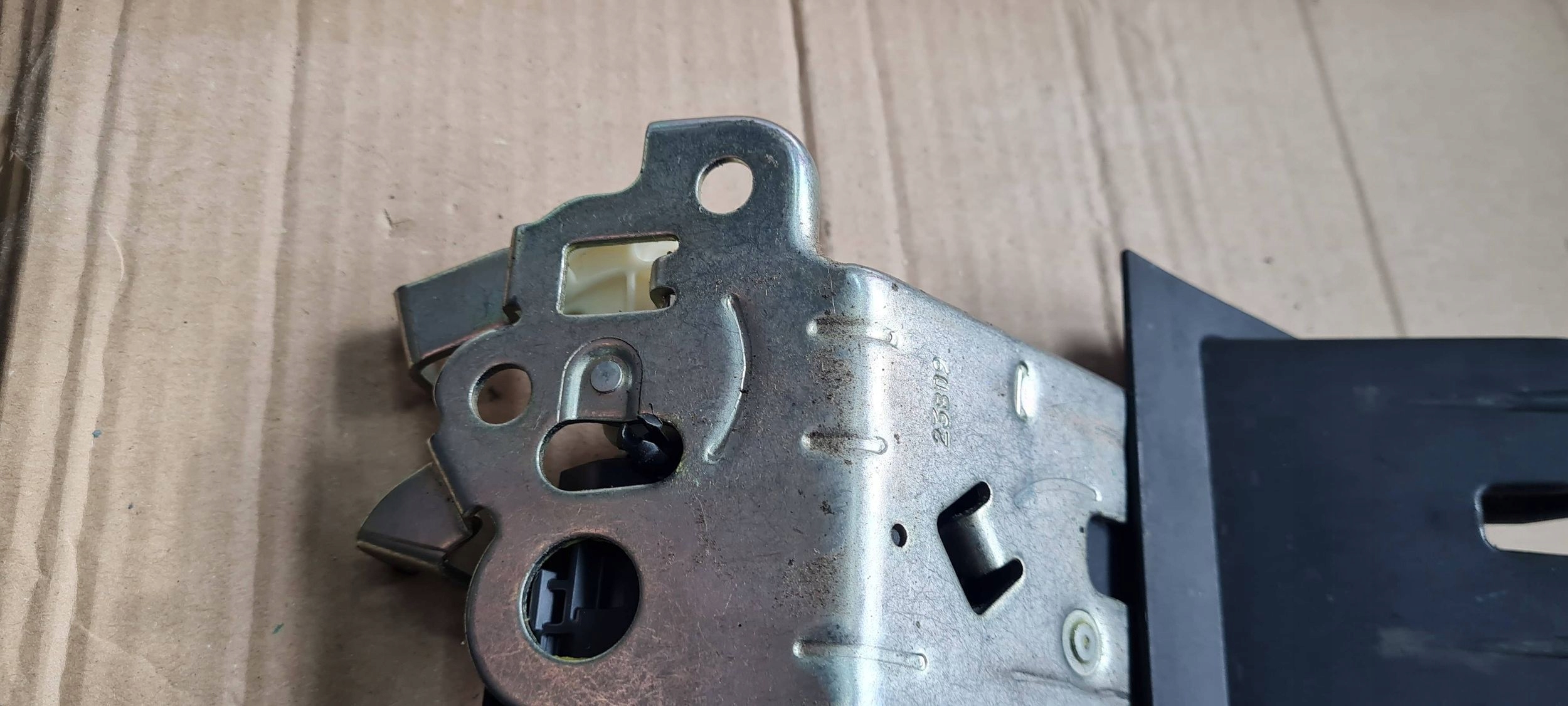 A6 C6 LIFT lock bonnet boot rear part KOMBI 8K9827505