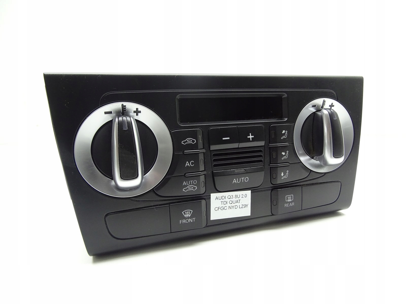 панель потока воздуха кондиционера Audi Q3 8U 8U0820043B