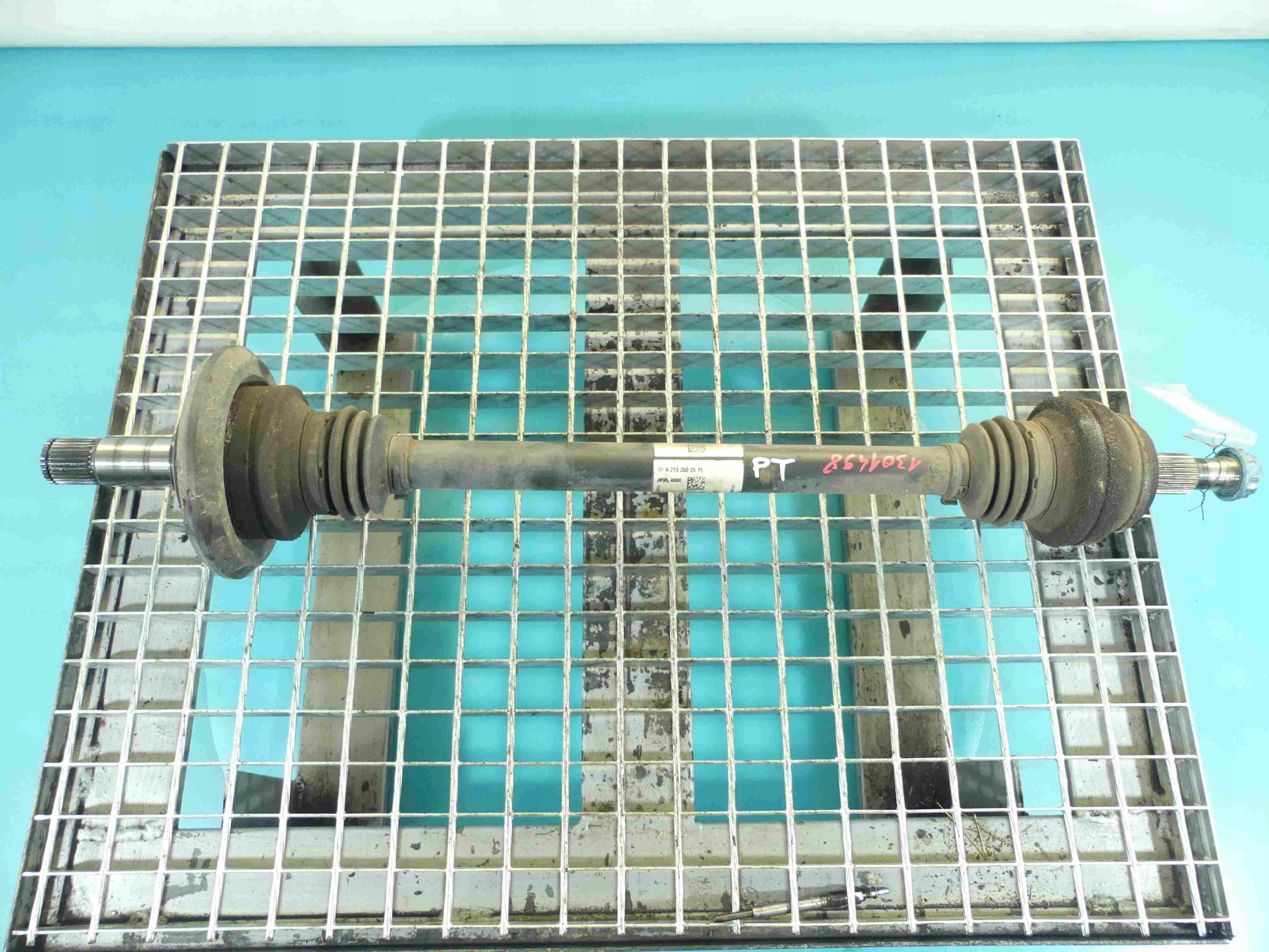 ПОЛУОСЬ ПРАВА MERCEDES GLC X253 15- 2.0 T ЗАД.