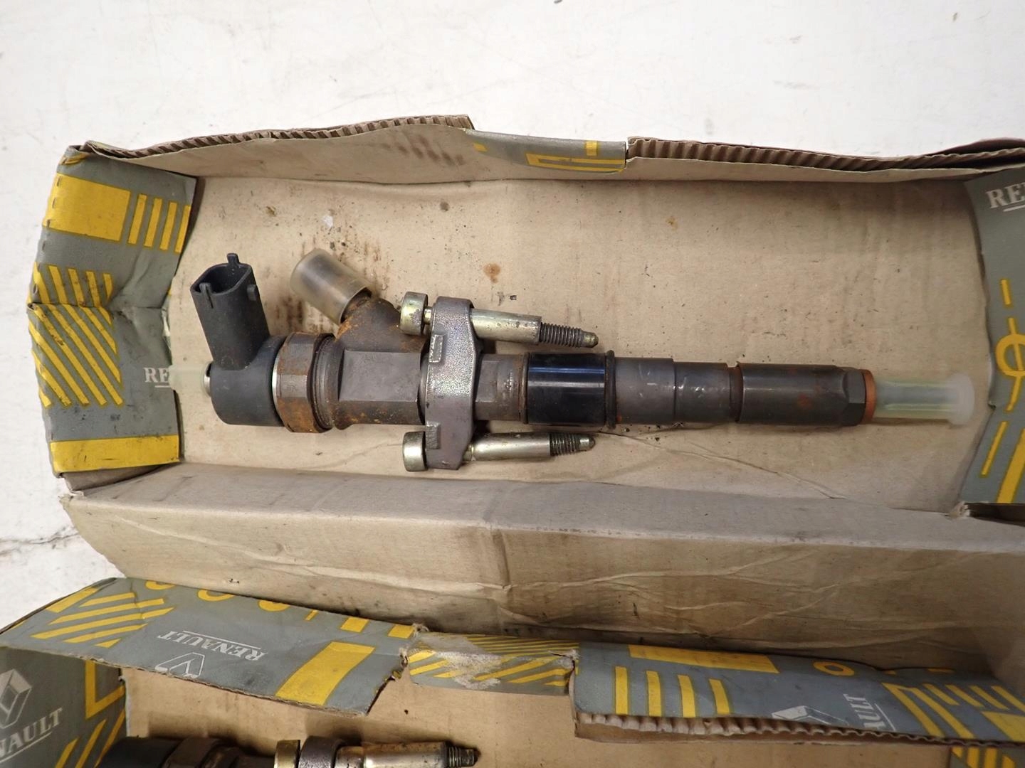 nozzle injector RENAULT 2.2 8200010075