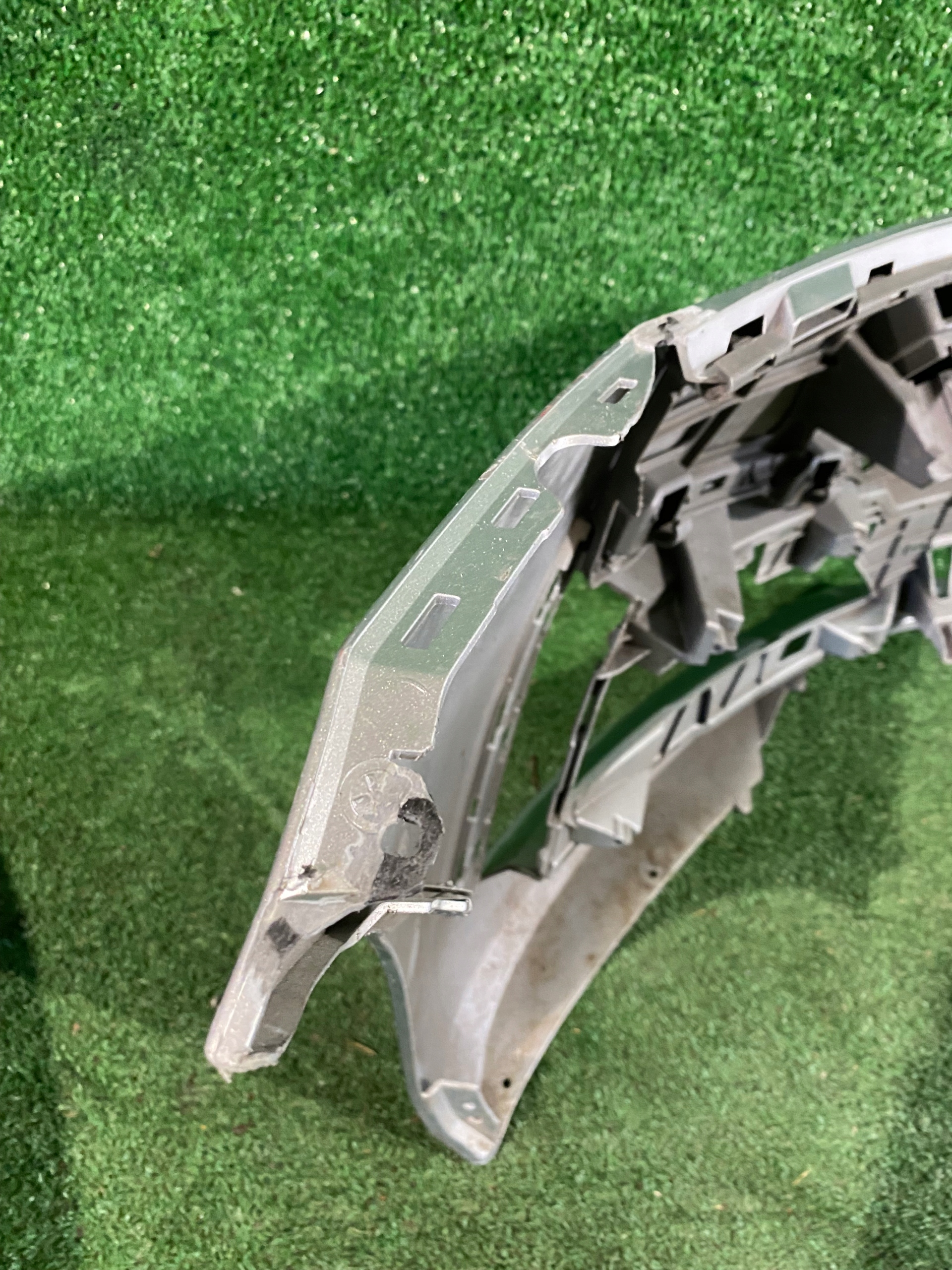 Frontstoßstange vorne SKODA OCTAVIA IV