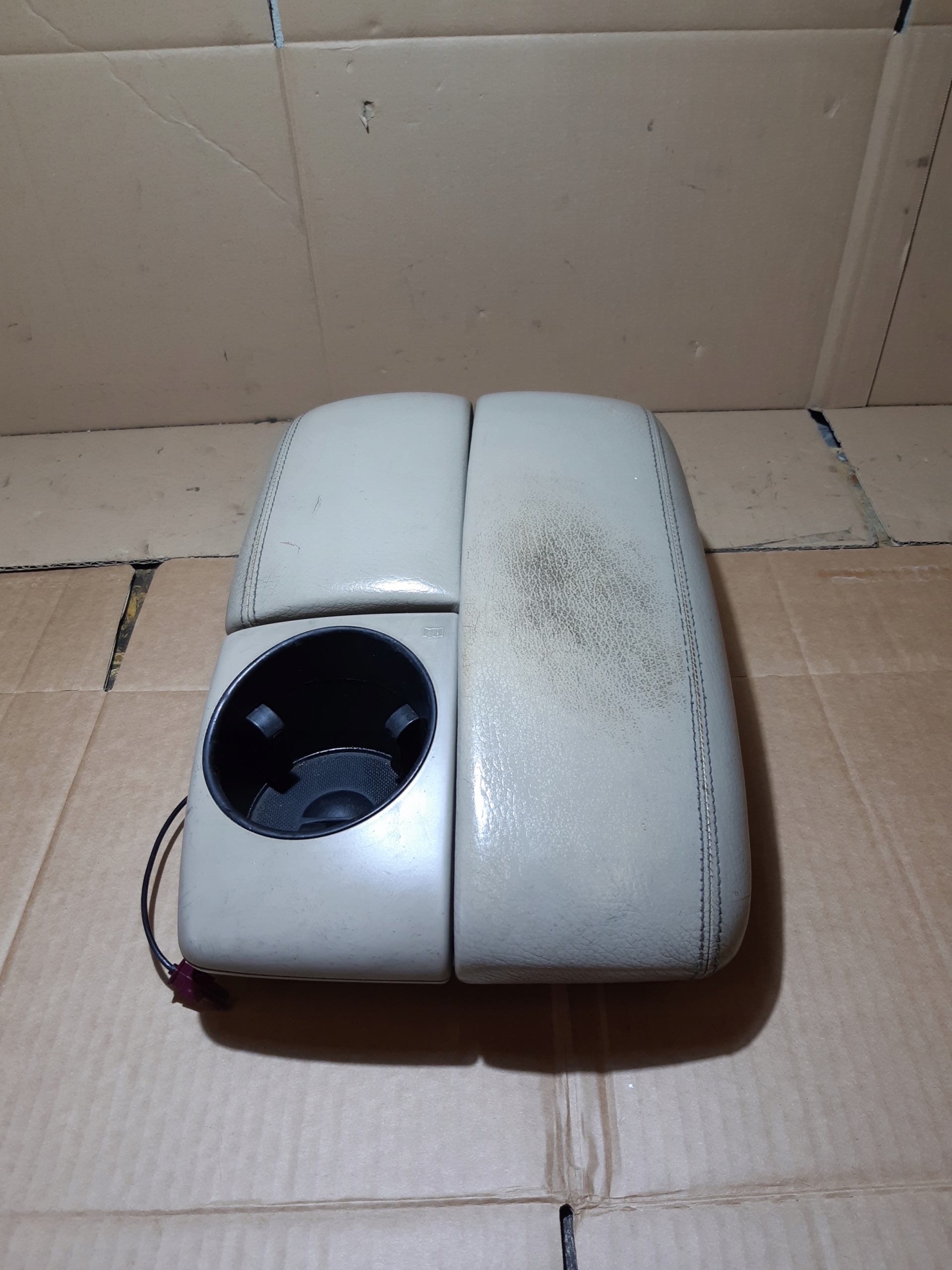 AUDI Q7 4L armrest front leather KUBKI 4L0971178