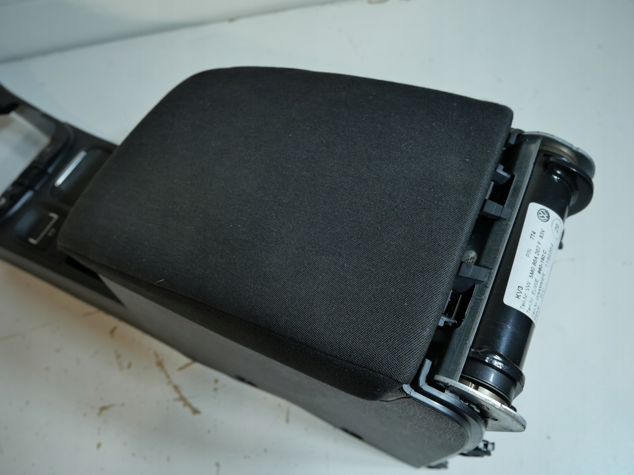 TUNEL armrest VW TIGUAN plus 5N0864251B