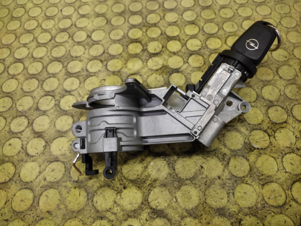 OPEL ASTRA H ignition key 281726