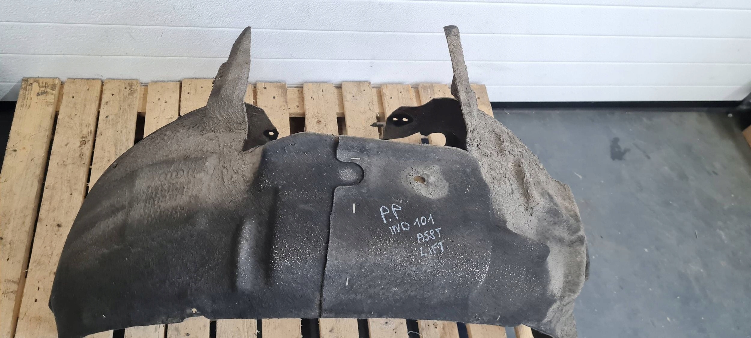A5 8T S5 LIFT mudguard right right front front 8T0821172M