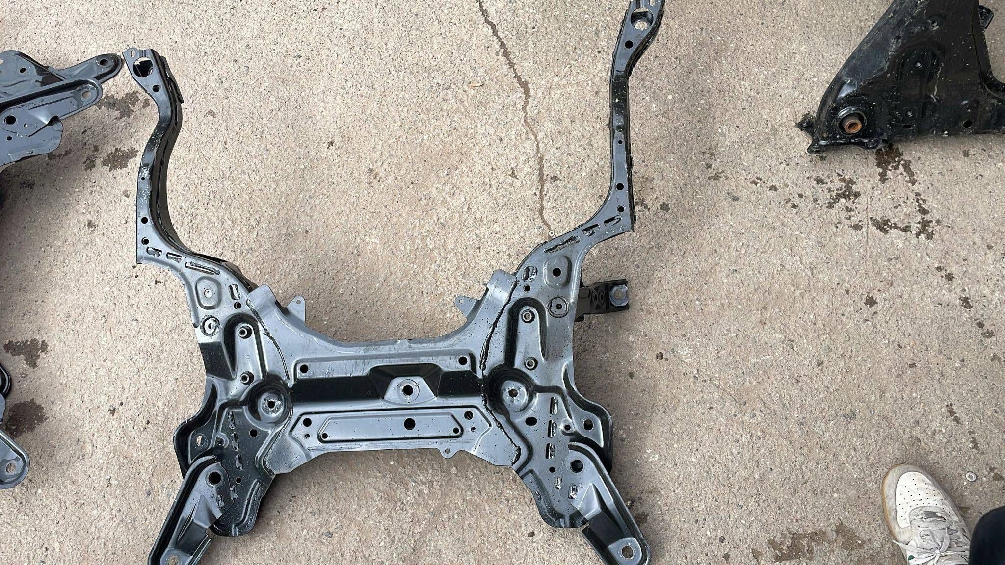axle beam front subframe axle beam sususpension Mazda 2 II JAU6L6P
