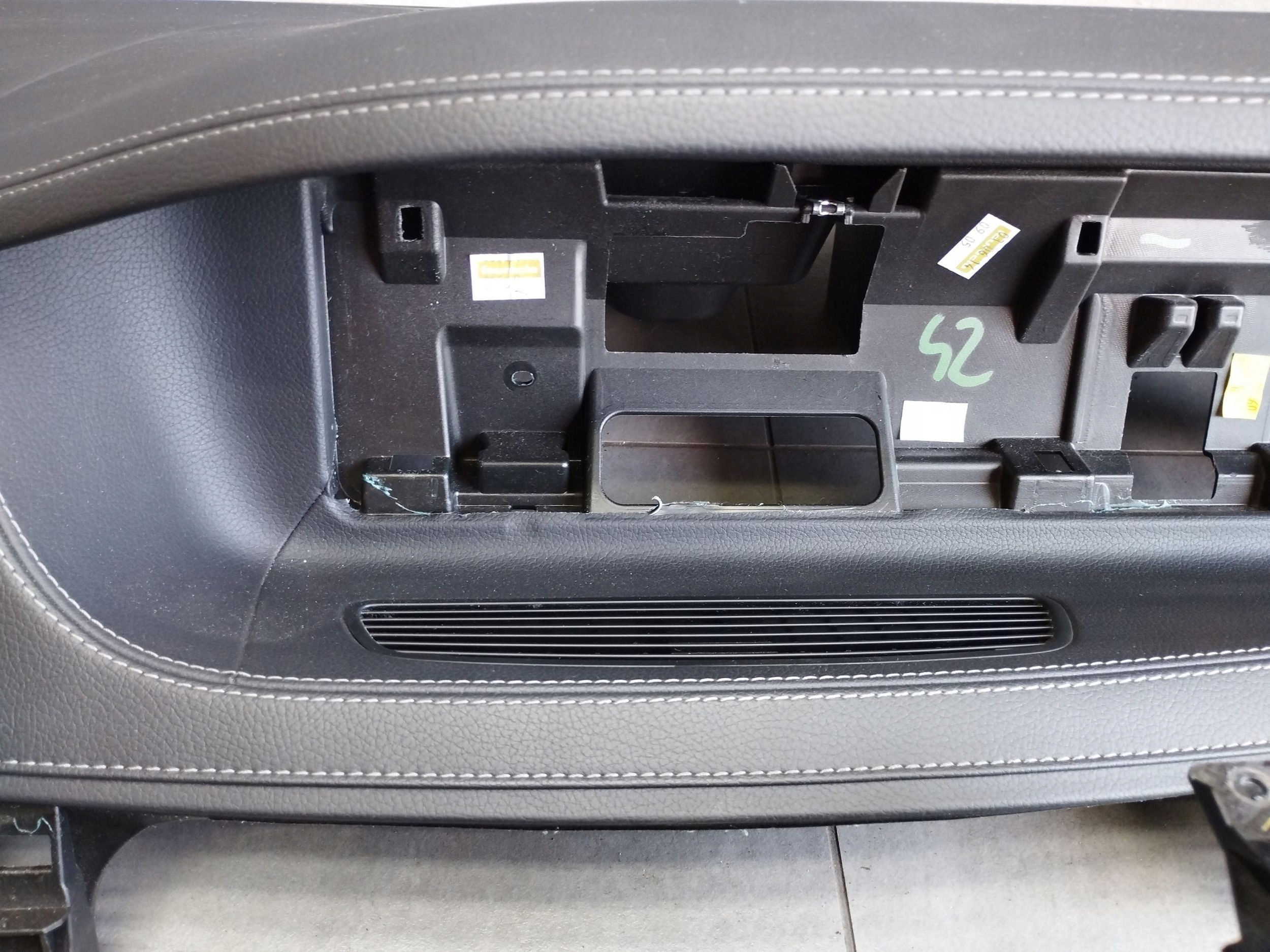 Mercedes-Benz S W222 2014 dashboard cockpit console A2226800387 RHD