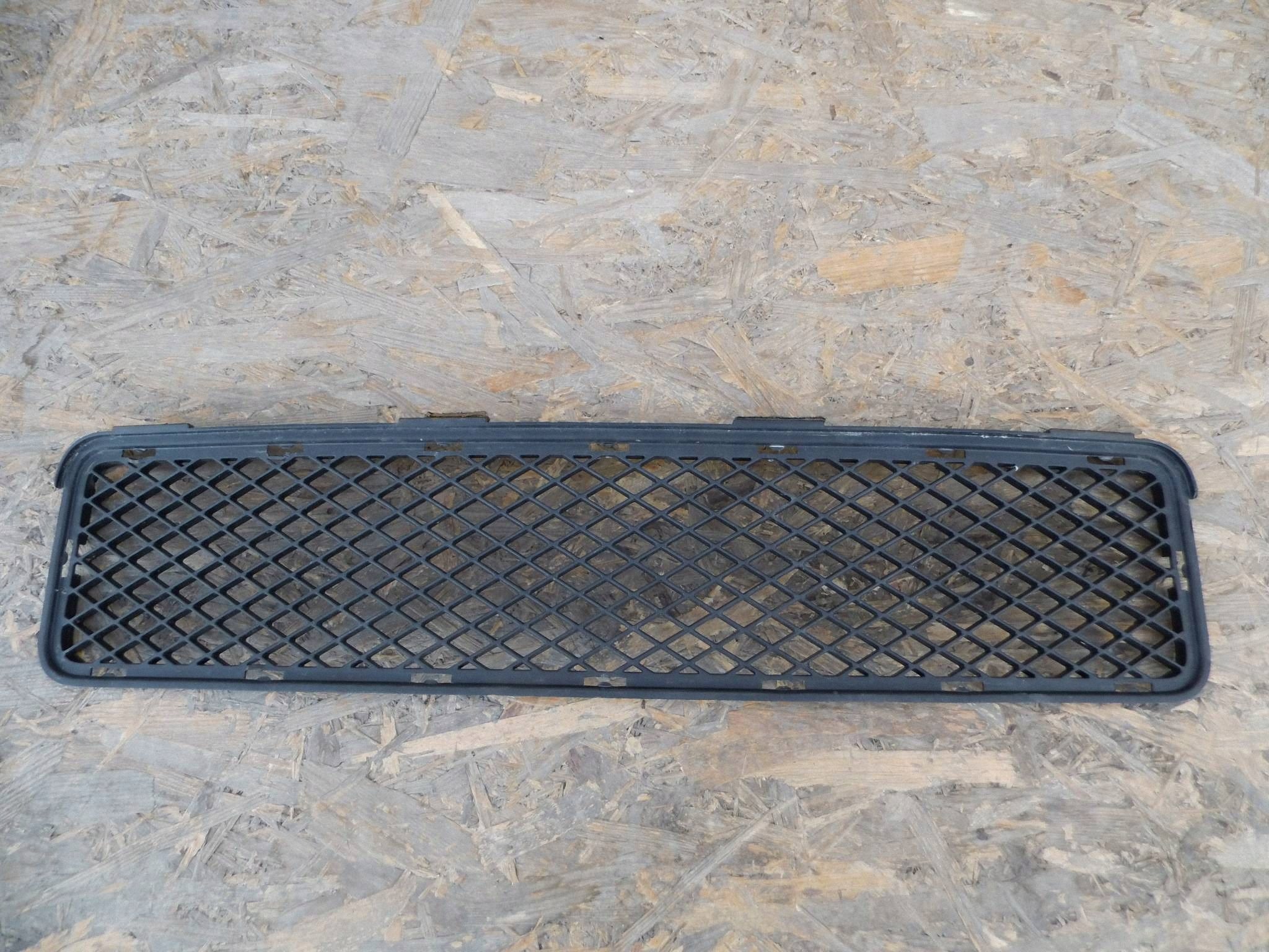 Hyundai Tucson JM 2004-2010 grille grid of a bumper front
