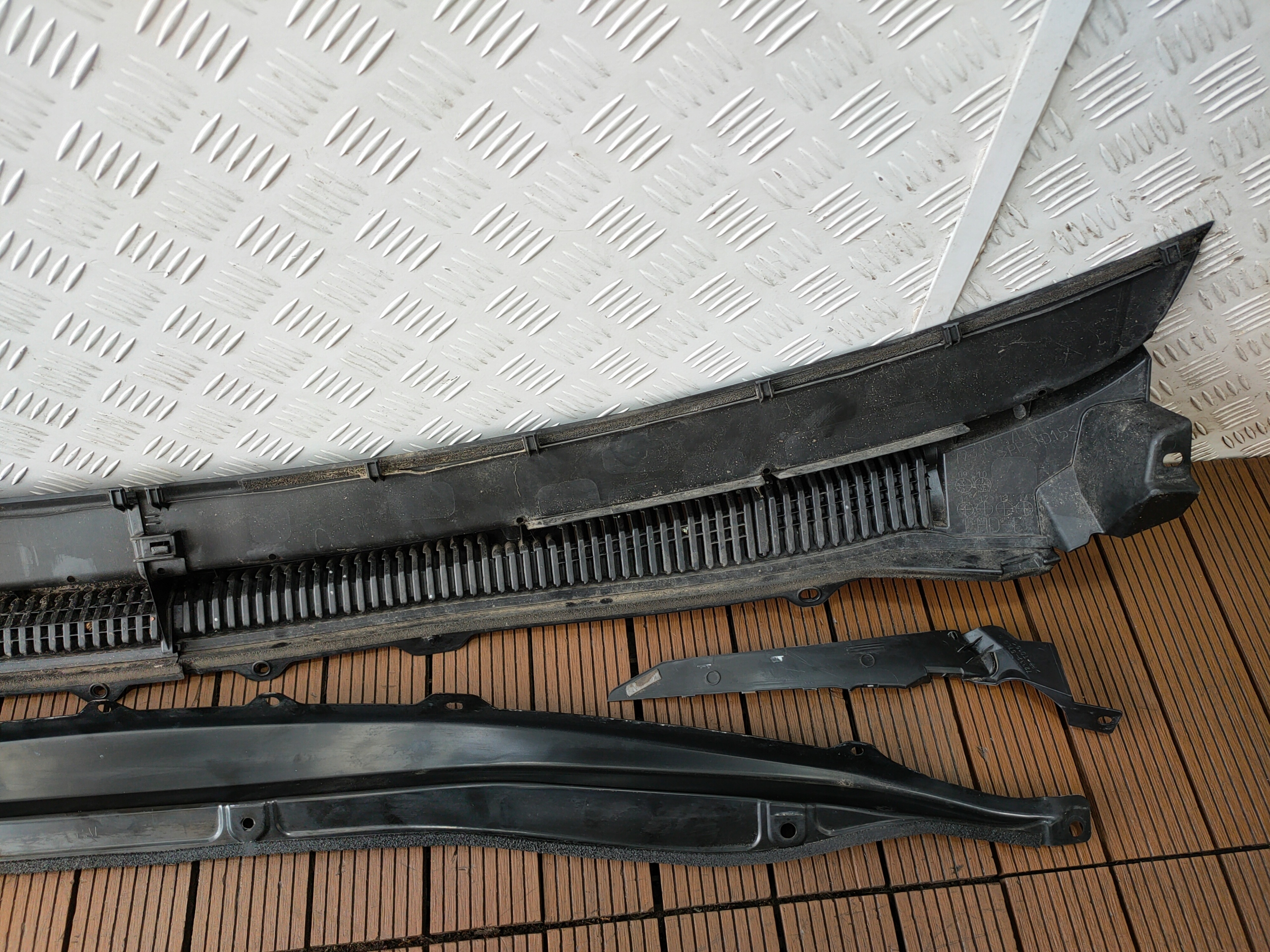 SUZUKI KIZASHI 09-14 torpedo upper + lower + NAROZNIKI running board OE