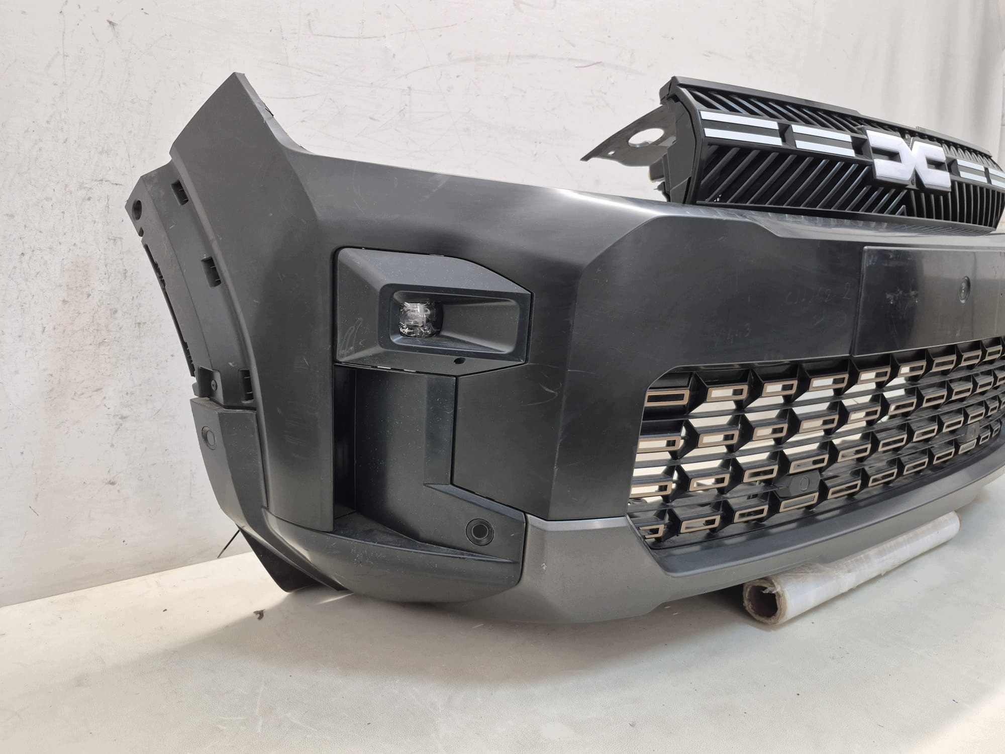 DACIA BIGSTER 25- bumper front front PDC KAMERA 620228075R