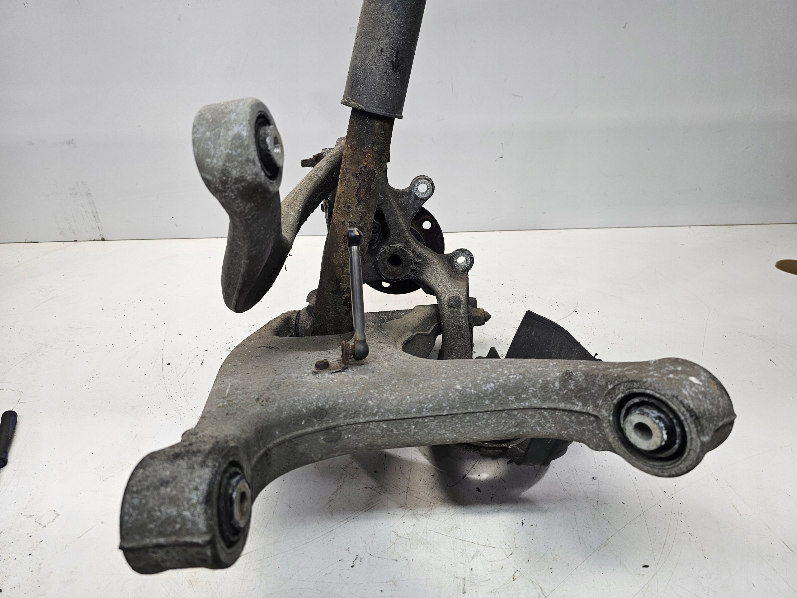 swing left rear part AUDI A4 B8 A5 8K0505311J