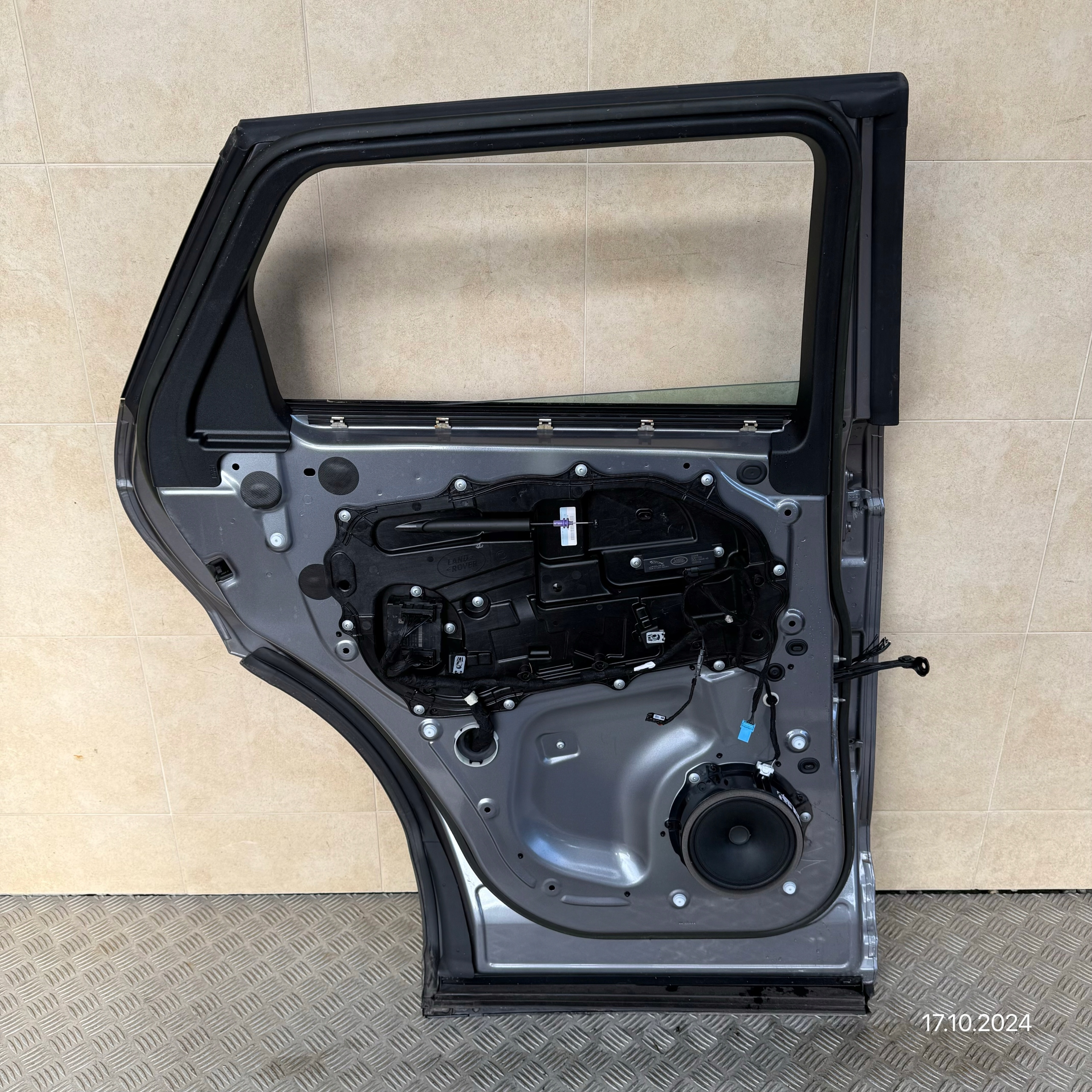 door complete rear. left RANGE ROVER EVOQUE II R-DYNAMIC 2023 ROK