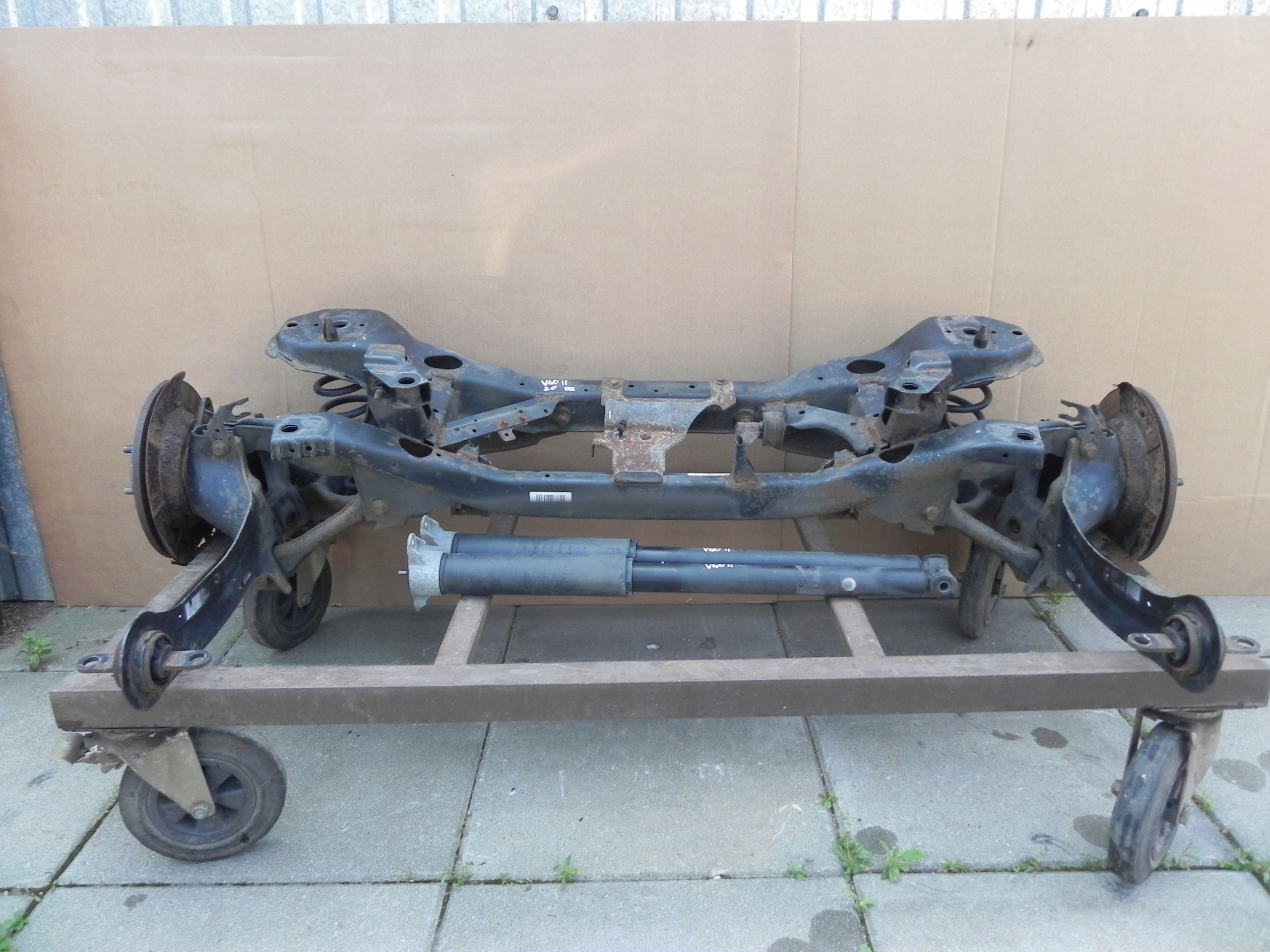 VOLVO V40 II FOCUS CC LIFT 2.0D 12- BELKA ZAWIESZENIA TYL TYLNA OS Typ samochodu Samochody osobowe