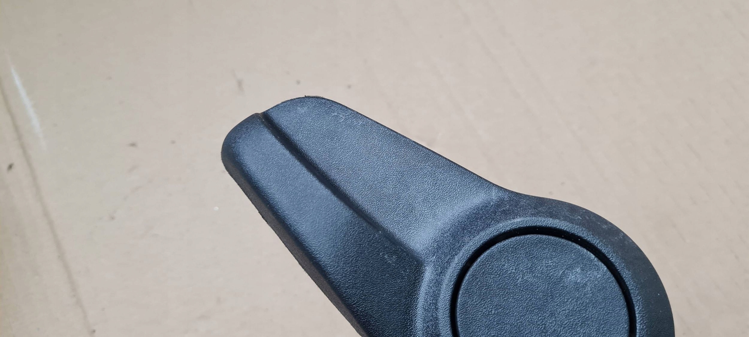 Chrysler Pacifica 2022 bracket control seat right front 5RT06TRMAA