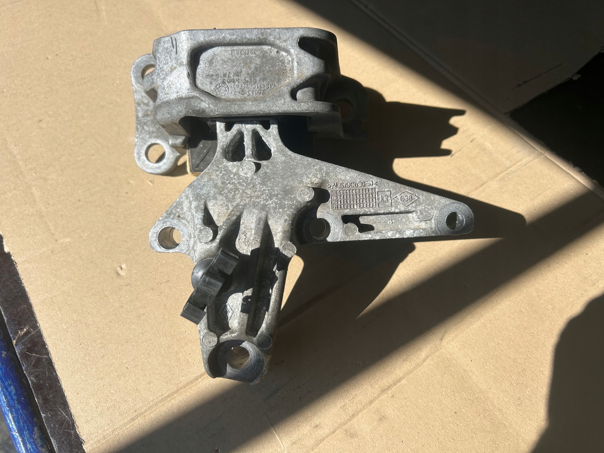 RENAULT MEGANE III LIFT 1,5 DCI engine mount right 326E28E
