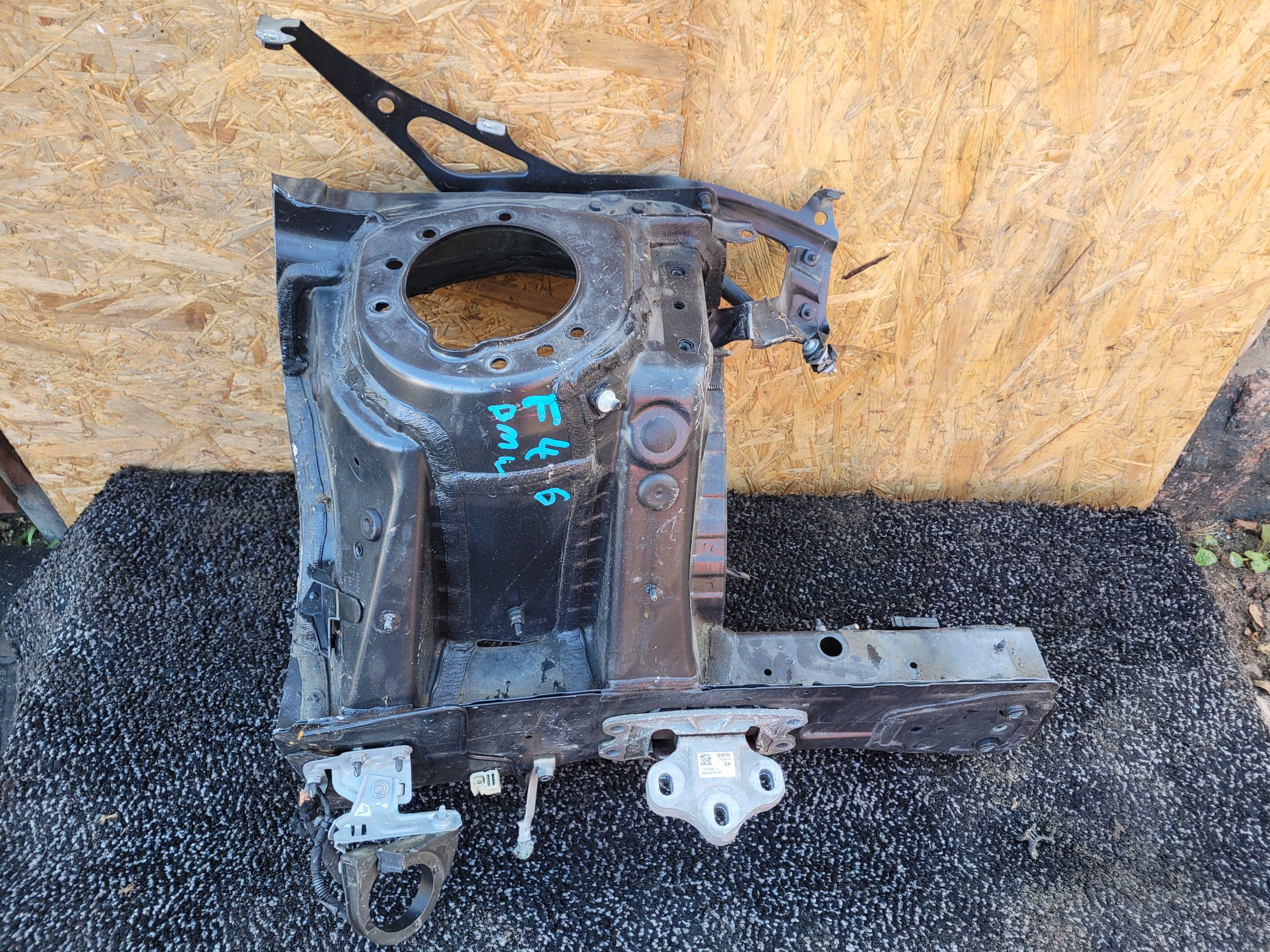 ЧЕТВЕРТИНА ЛОНЖЕРОН ЛІВА BMW 2 F46 F45