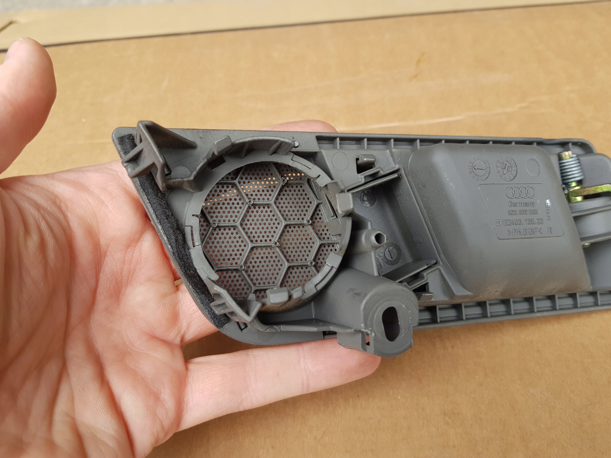 ручка двери внутренняя правый передний / Audi A2 / 8Z0837020 / исправная