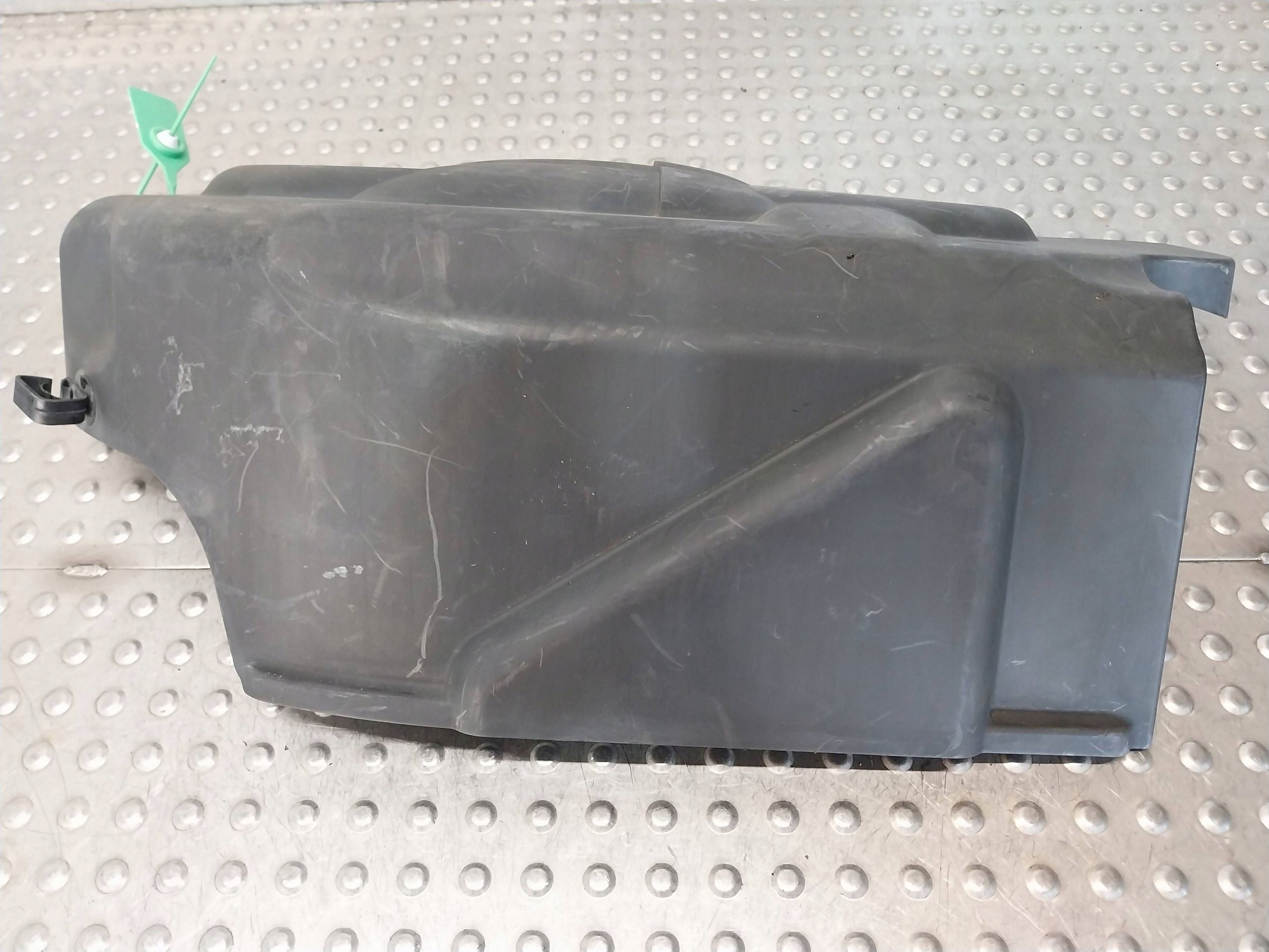 fedél a motrot 14389710 BMW E60 E90 E91 E92 E87 X3 E83