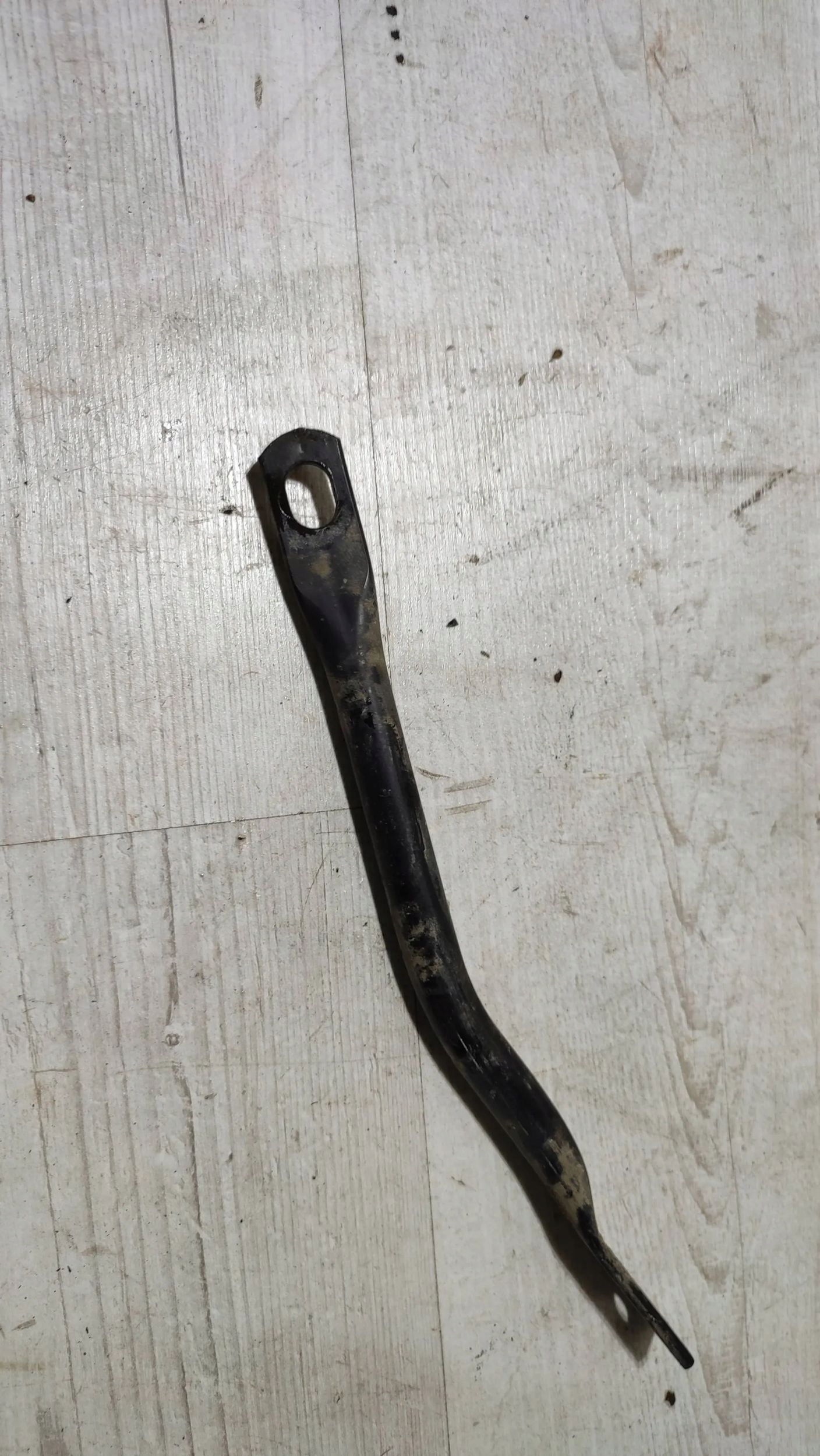 Dacia Duster and 16r 1.6b front side left holder wozka front