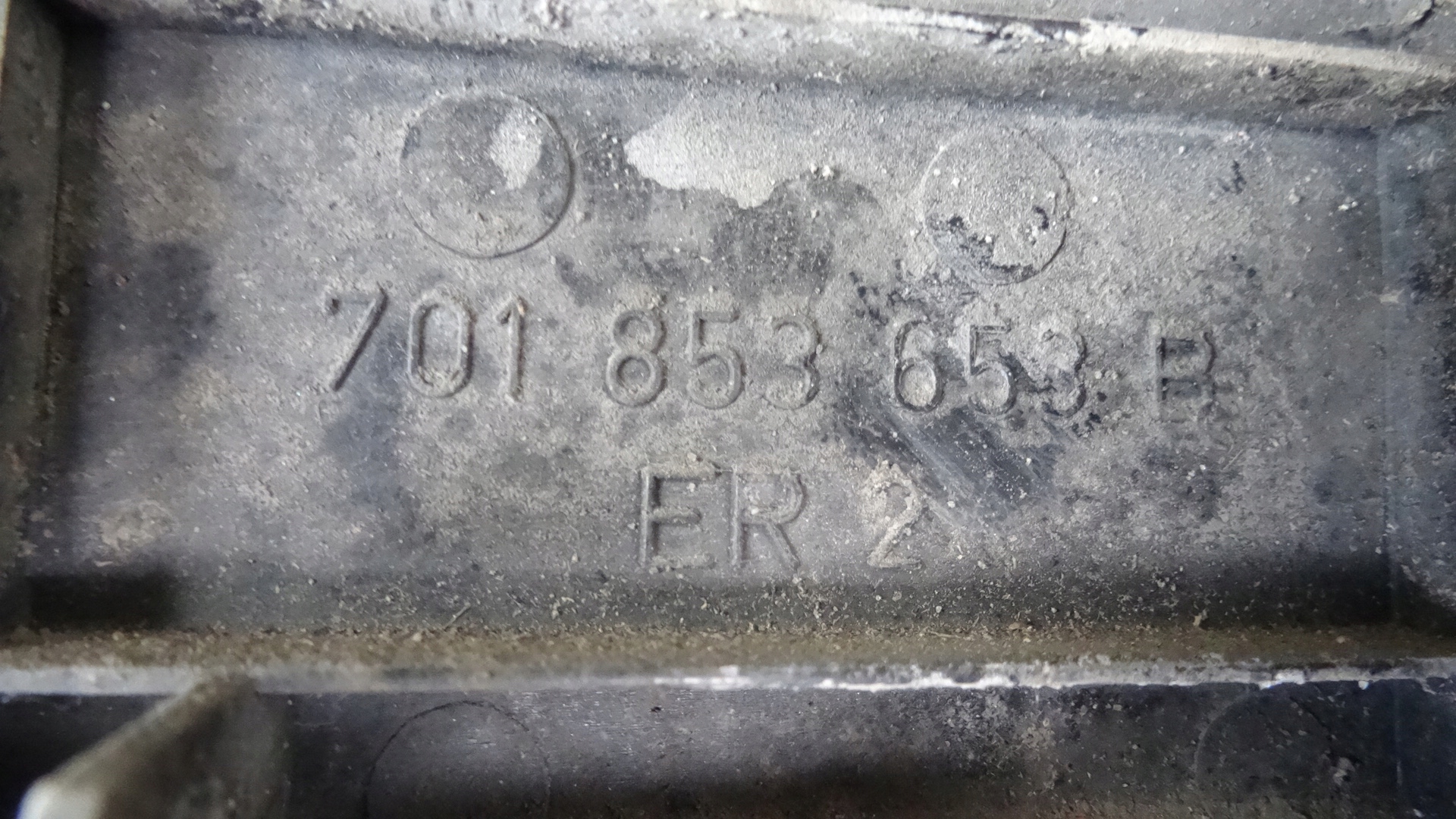 vw transporter T4 решетка радиатора 701853653B