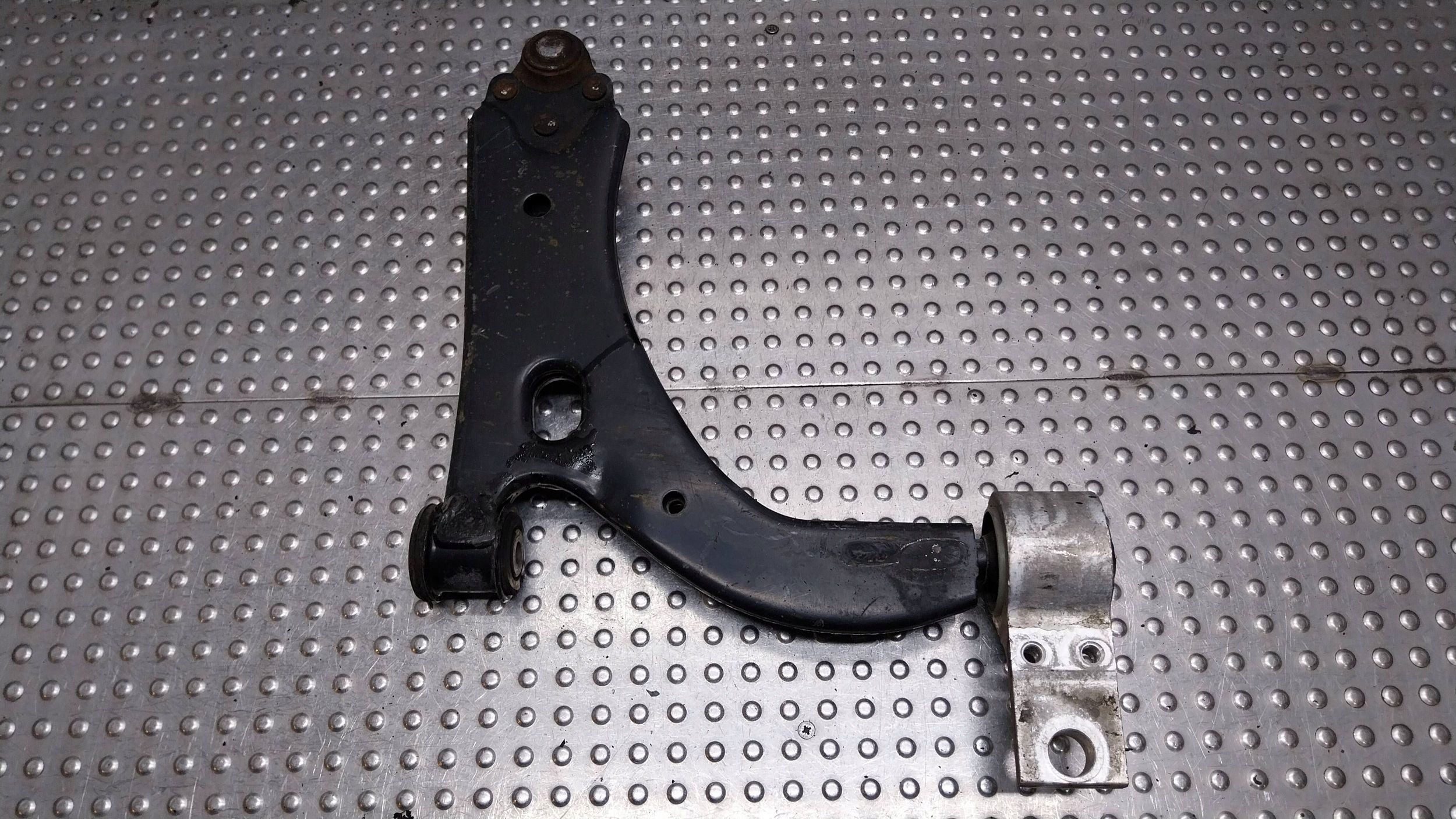 arm left front 2S61-3051-DA FORD FIESTA FUSION MK6