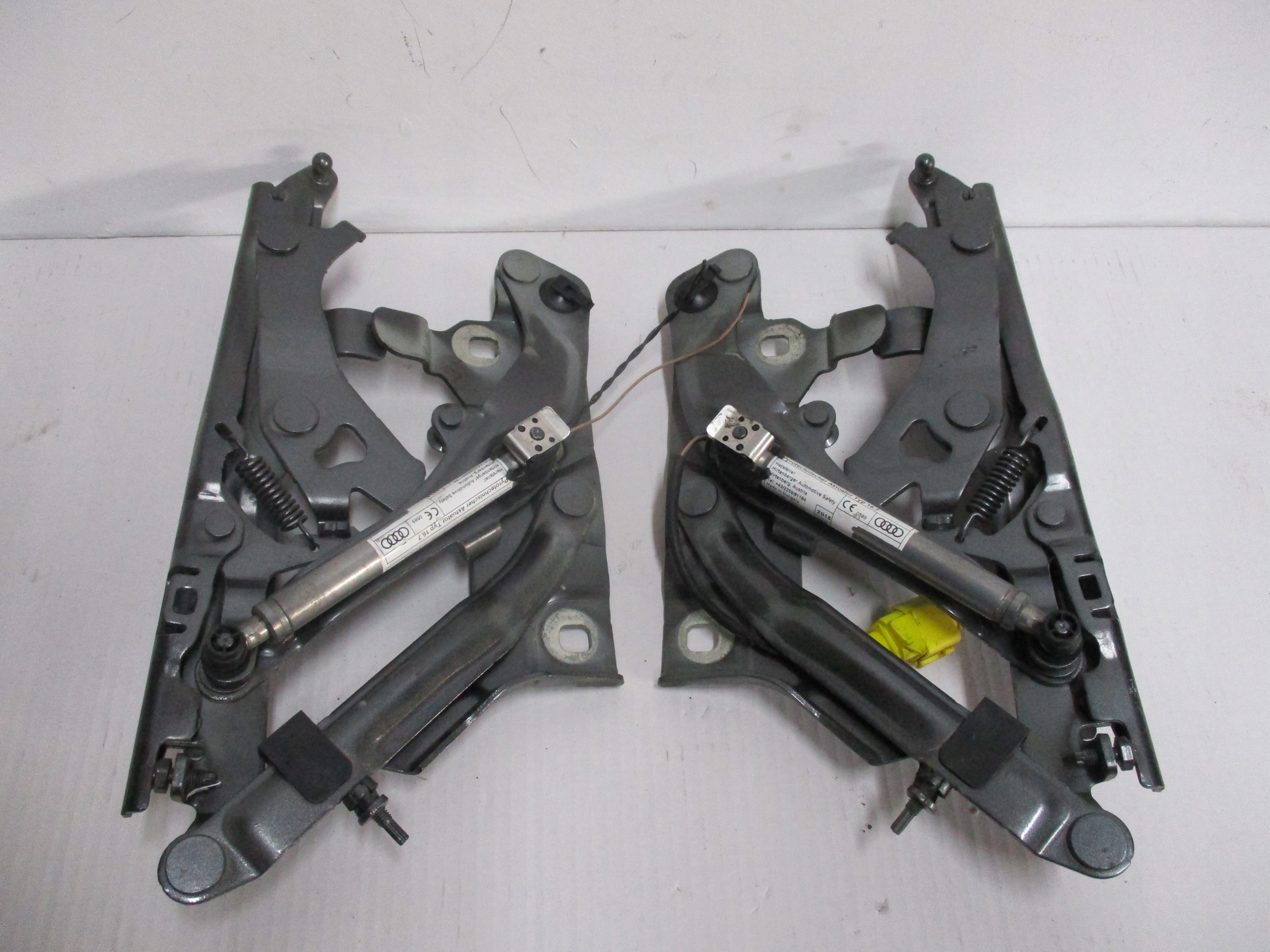 hinge bonnets AUDI Q5 80A 80A823302D right