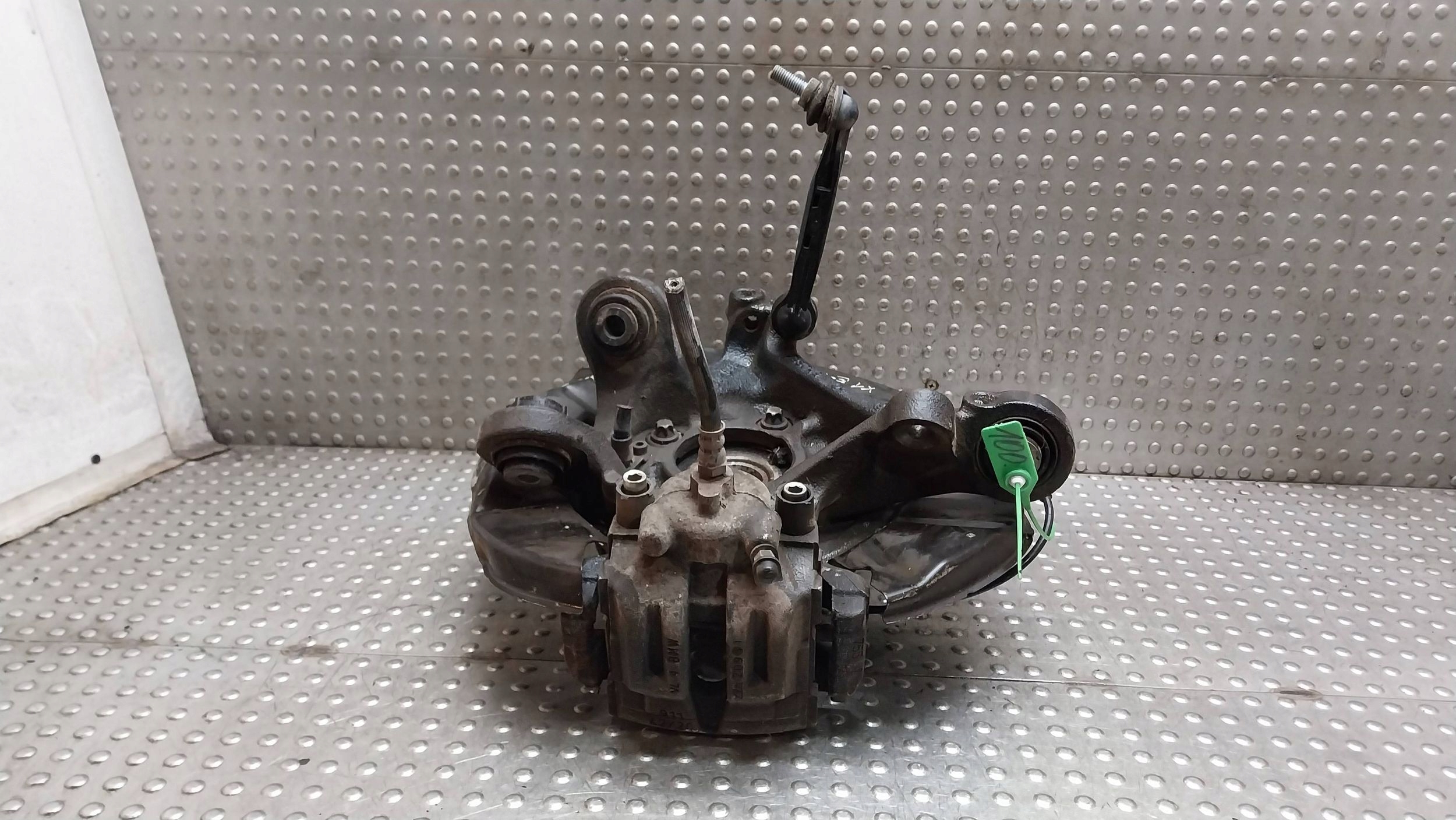 otoč čepu levý záď 6788049 BMW X1 E84