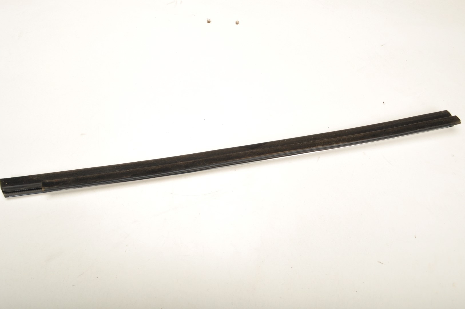 Tesla Model S LISTWA DRZWI LEWA PRZÓD PRZEDNIA Producent części Tesla