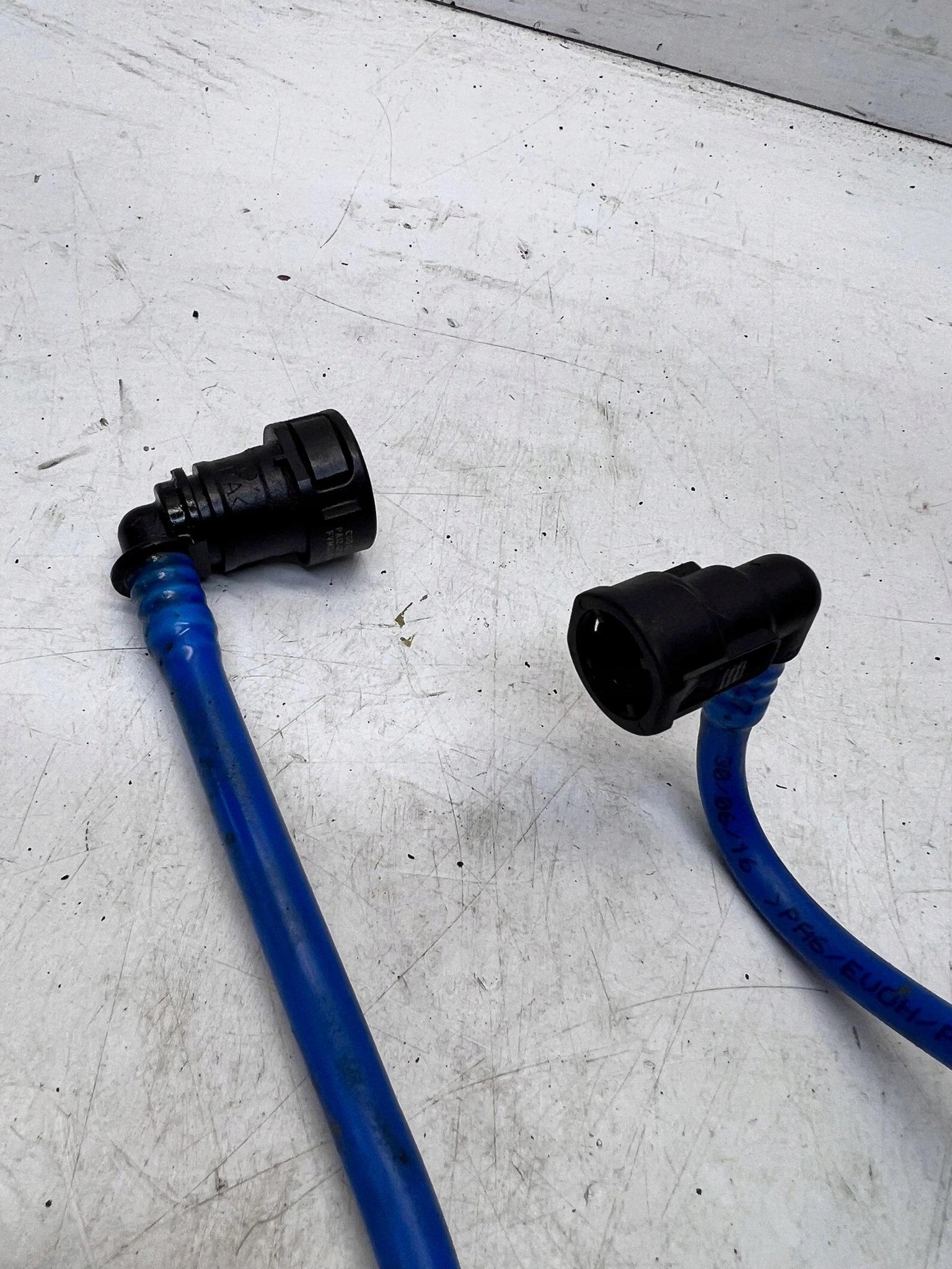 hose fuel hoses AUDI Q7 4M 4M0201220D 4M0201227A