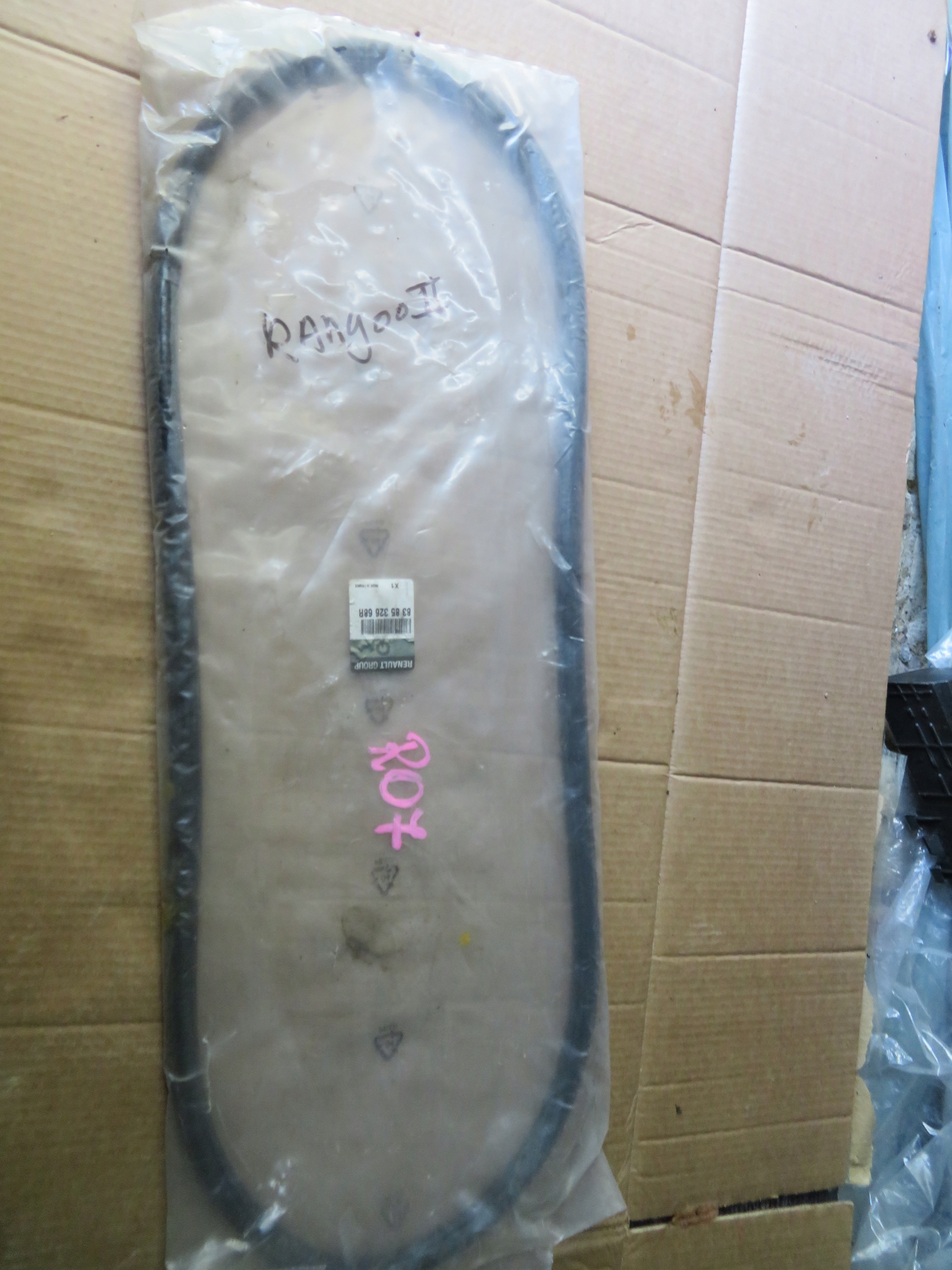 838532668R - УПЛОТНИТЕЛЬ ДВЕРИ RENAULT KANGOO II 08-838532668R