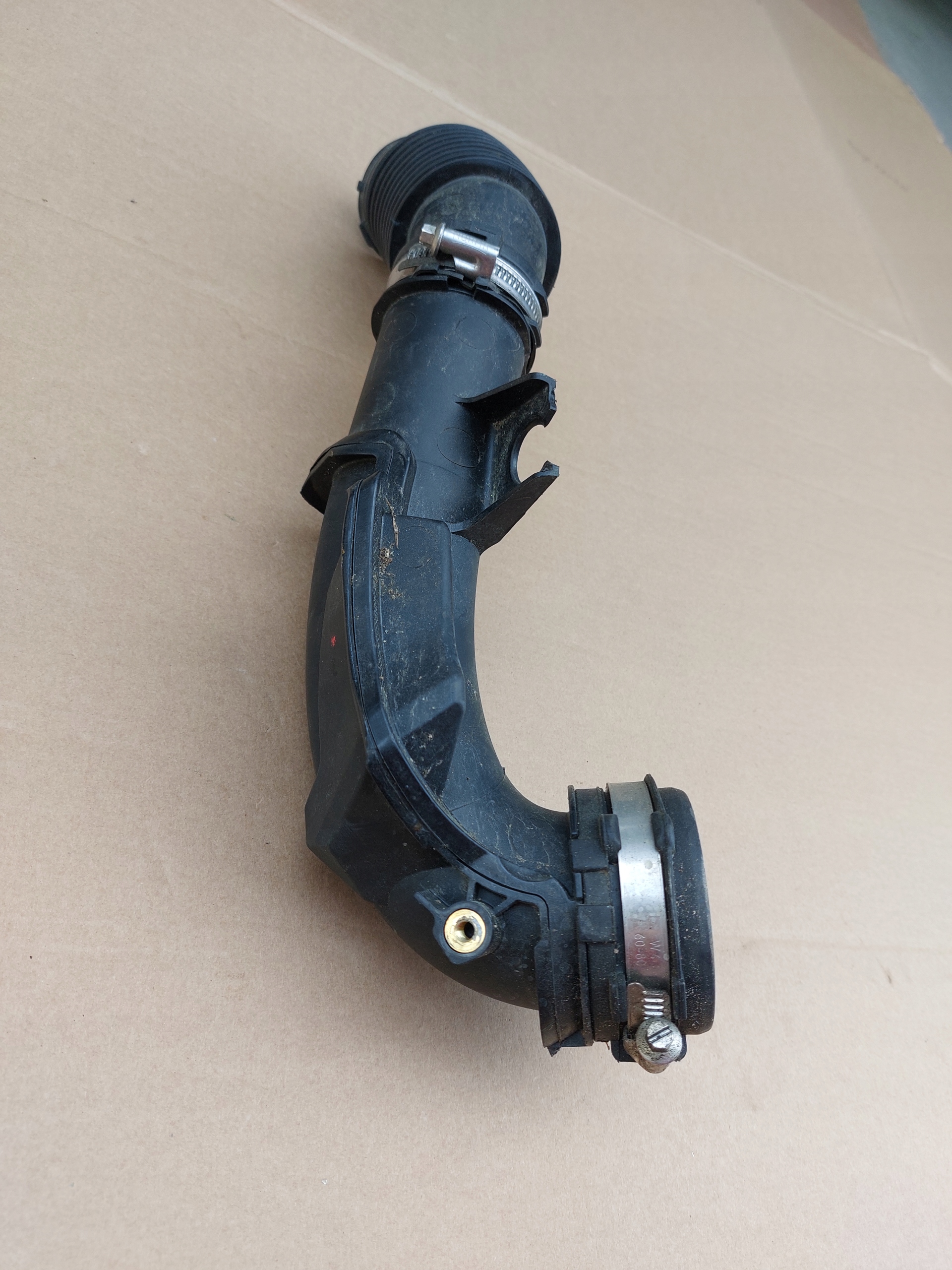 renault CAPTUR CLIO V DUSTER II SANDERO труба патрубок Воздух 111393PS oe
