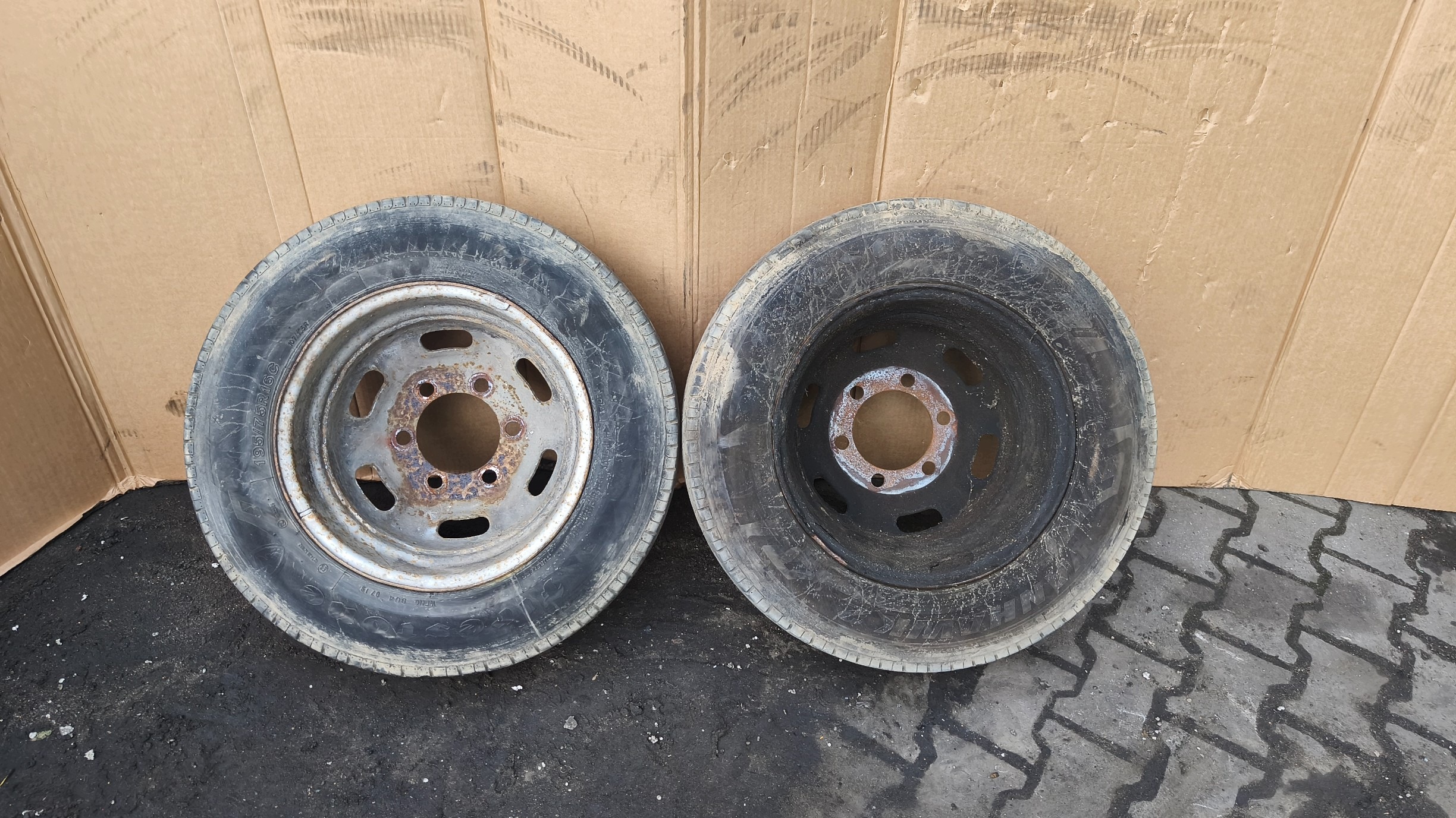 tyres discs 2x NISSAN CABSTAR FIRESTONE VANHAWK 2 195/75 R16