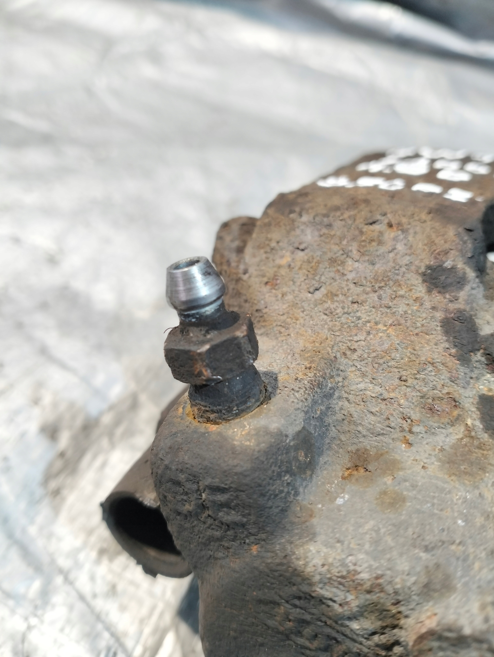 caliper brake front left without JARZMA VW CADDY III 1.9D 51KW 2008r
