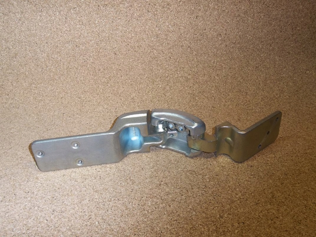 ZAWIAS DRZWI TYL R MASTER 2 DOLNY PRAWY 8200521907 Car type Cargo vans