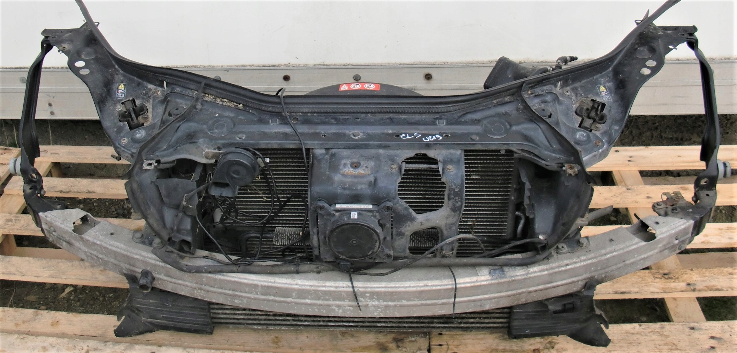 MERCEDES CLS W219 PAS PRZEDNI CHŁODNICE WENTYLATOR