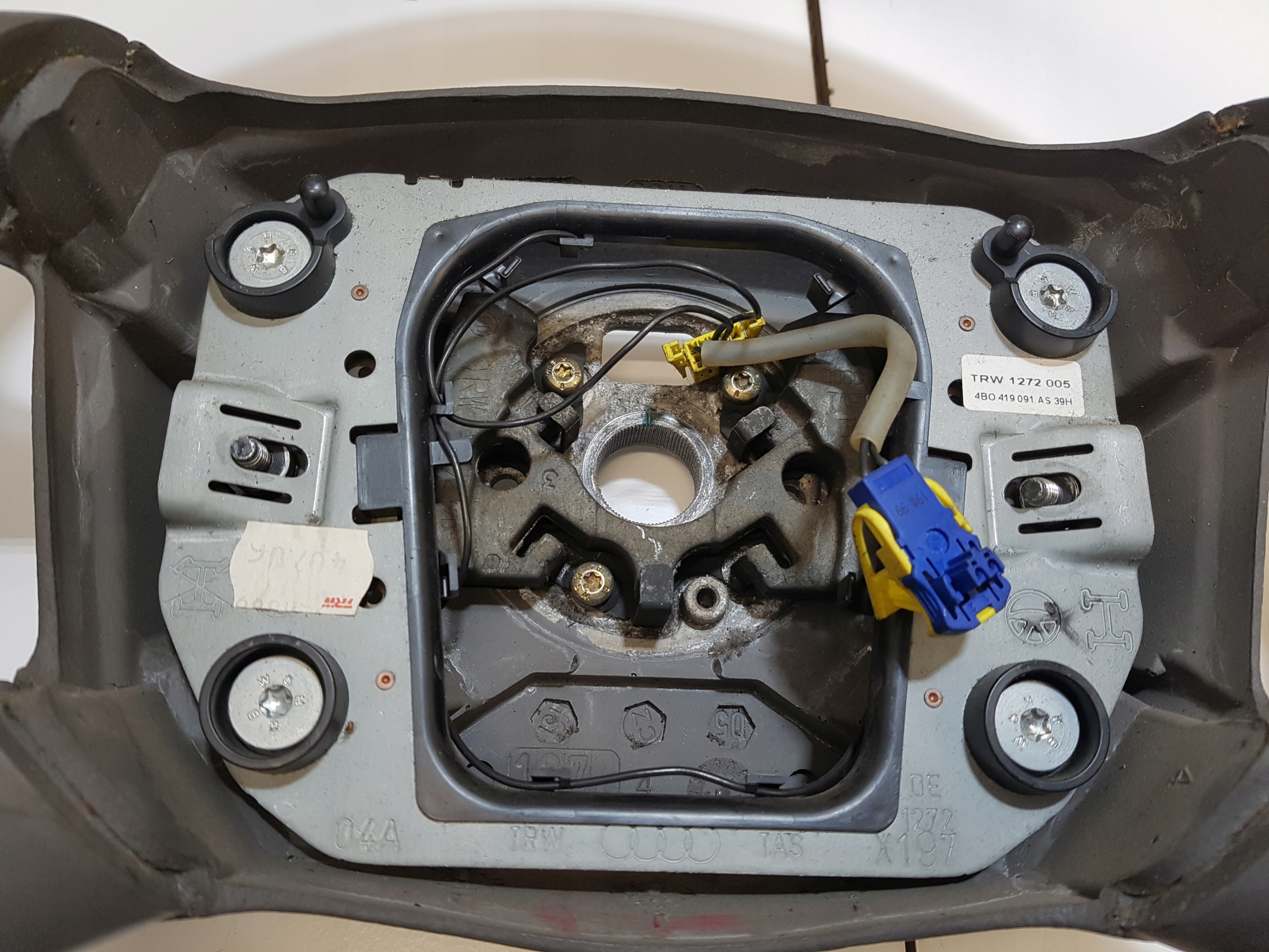 volant AUDI A8 D2 4B0419091
