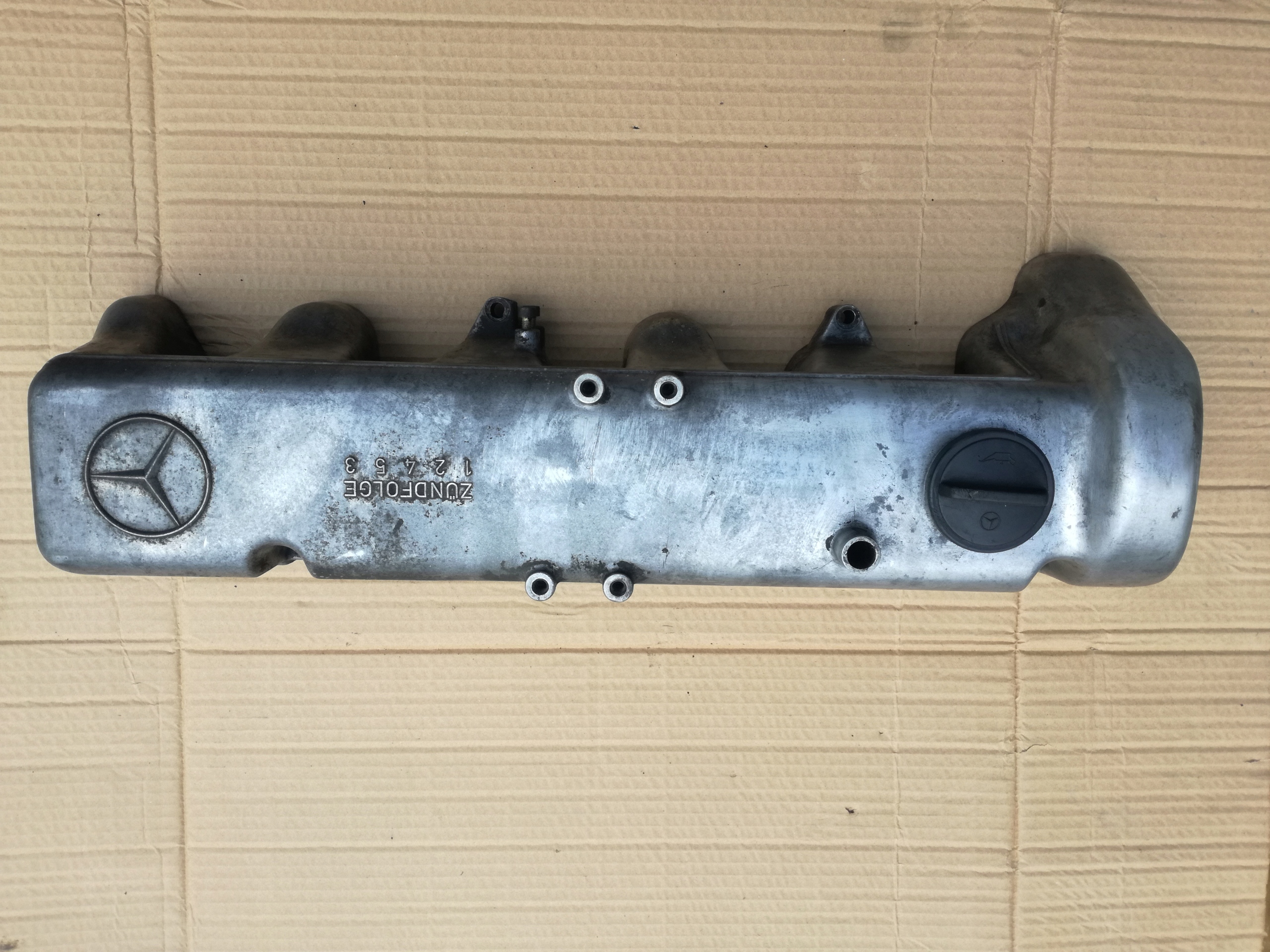 Abdeckung der Ventile MERCEDES W123 3,0D TUR 6170160905