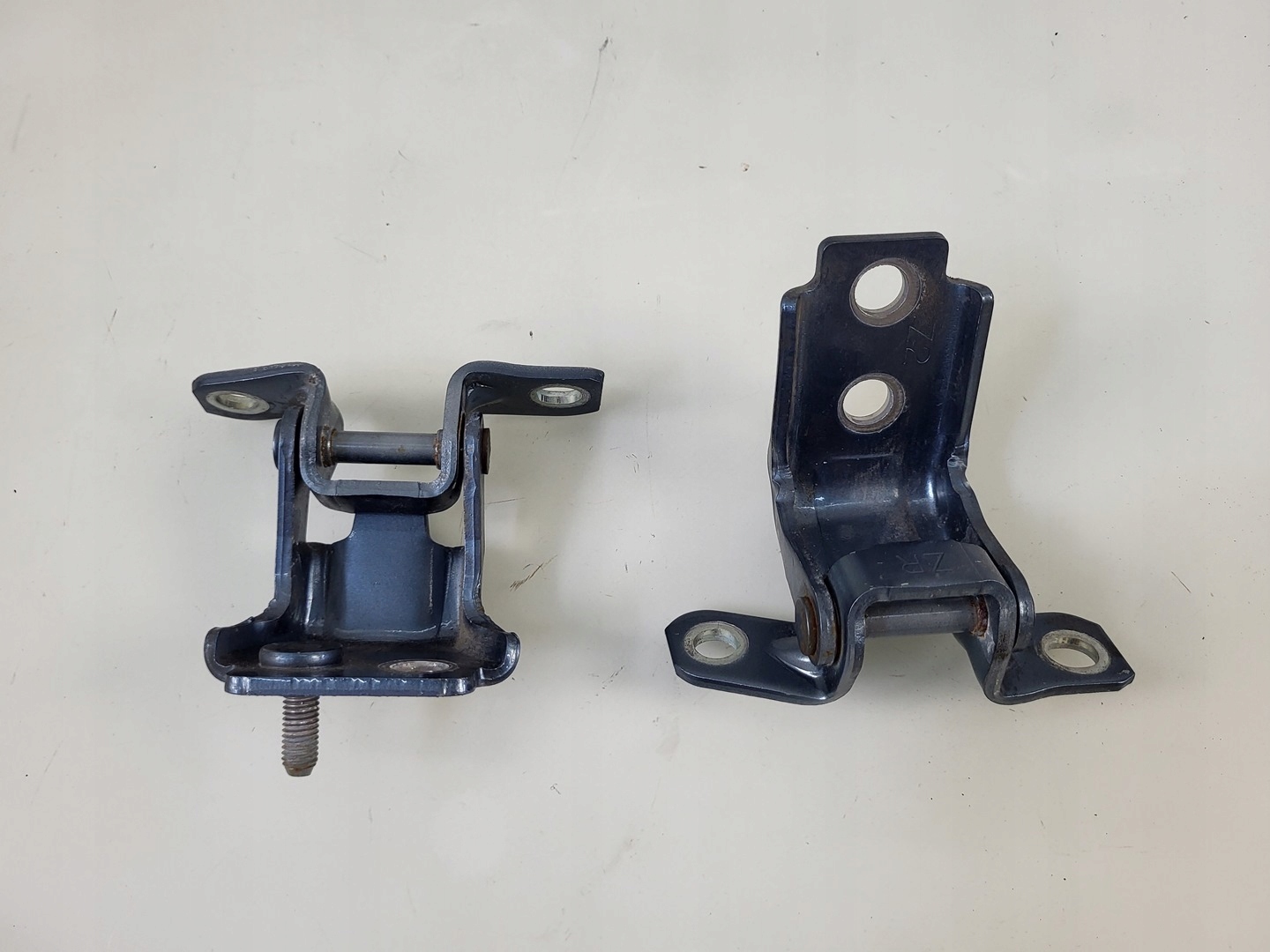 hinges door left rear part left rear. 42B MAZDA CX-5 and KE