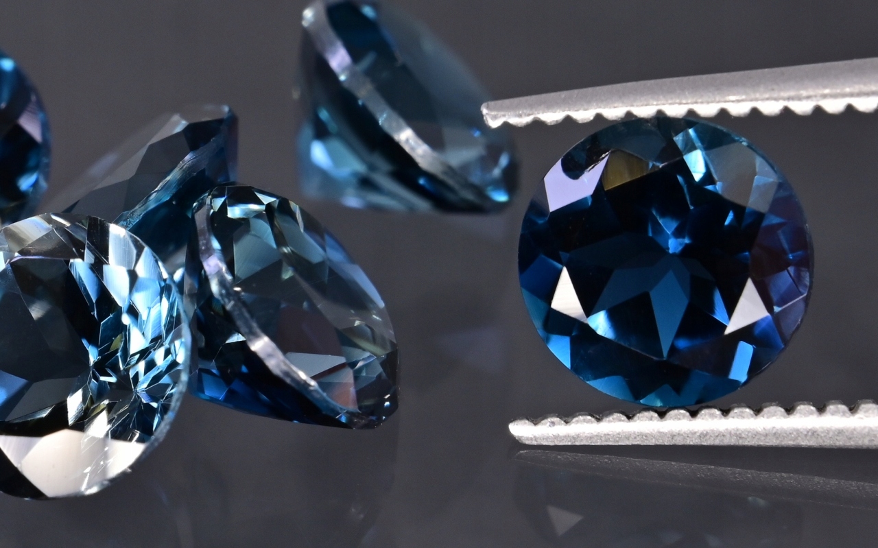 Topaz London Blue fazetovaný kulatý fi 10 mm