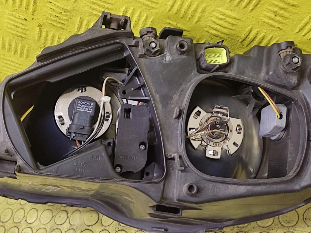 CHRYSLER VOYAGER IV REFLEKTOR light right front 04857830AC