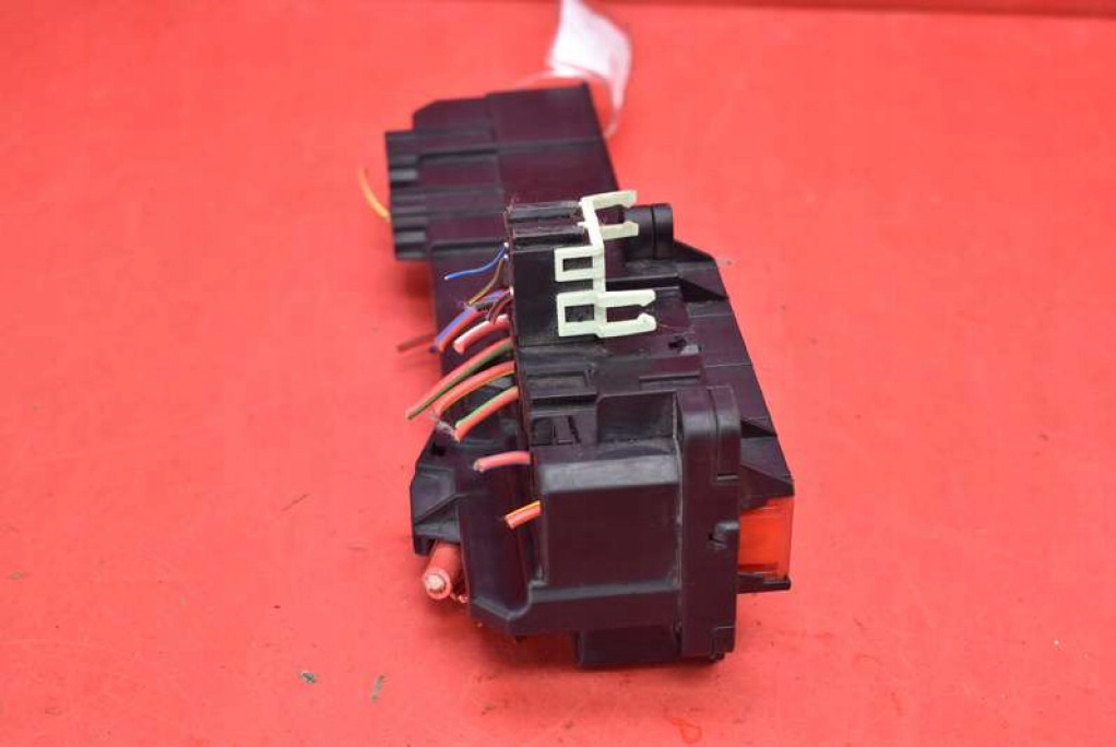Module fusibles 6957330-01 BMW E60 E61 3.0i 258 KM 03-07